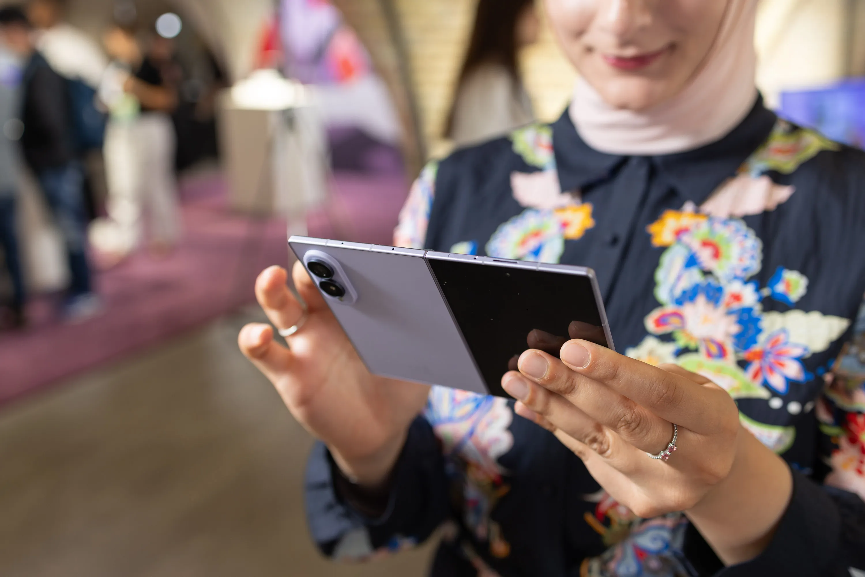 ใช้ Galaxy Z Fold 8 ทรง passport ให้คุ้มในชีวิตประจำวัน