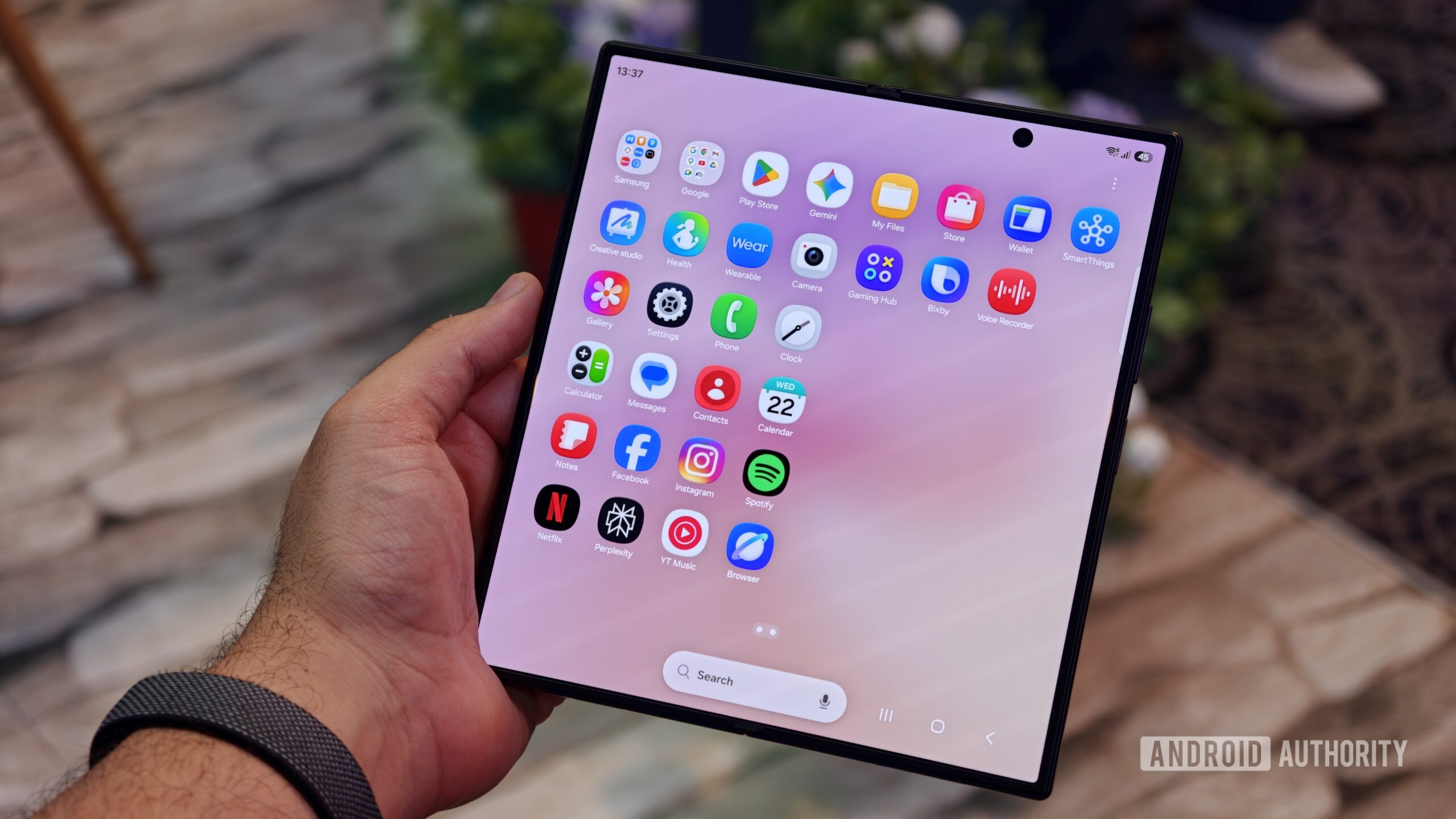 รีวิว Flex Titanium บน Galaxy Z Fold 8 รอยพับเล็กลงแค่ไหน