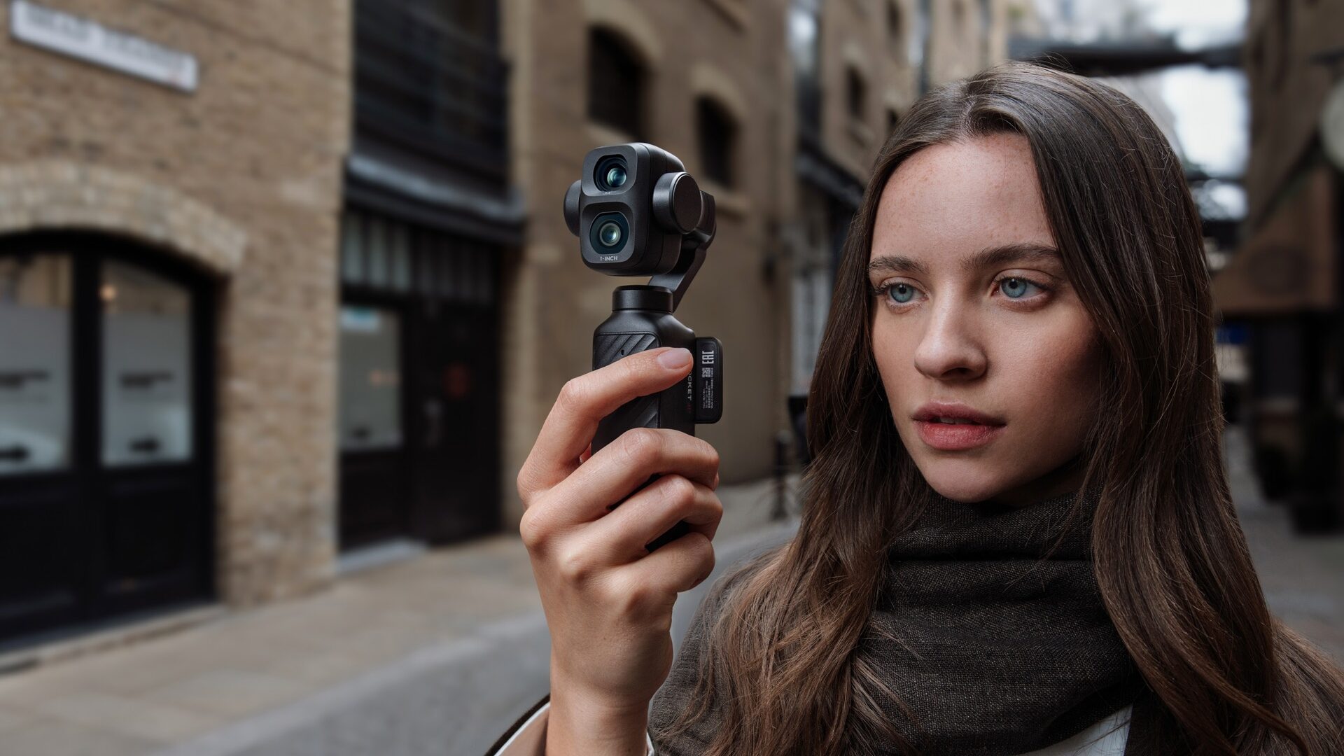 รีวิว DJI Osmo Pocket 4P: กล้องกิมบอลขนาดเล็กที่ไดนามิกเรนจ์ระดับภาพยนตร์