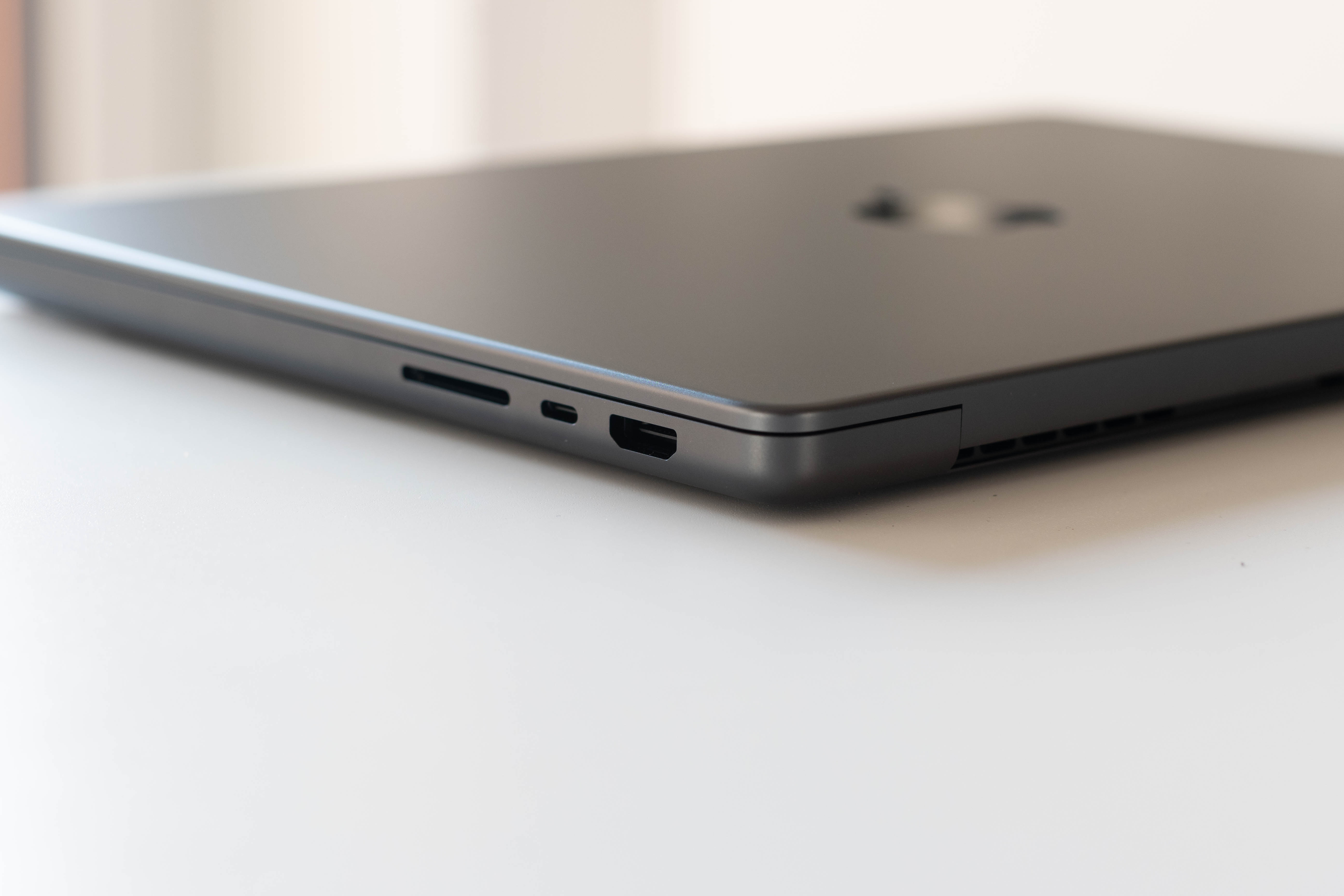 MacBook Ultra OLED กับดีไซน์ใหม่ที่อาจเปลี่ยนทั้งตระกูล MacBook