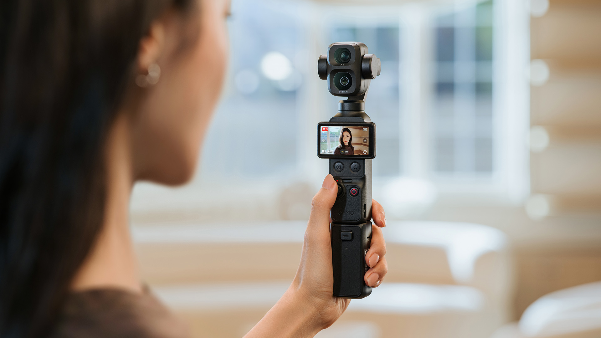 รีวิว DJI Osmo Pocket 4P: กล้องกิมบอลขนาดเล็กที่ไดนามิกเรนจ์ระดับภาพยนตร์