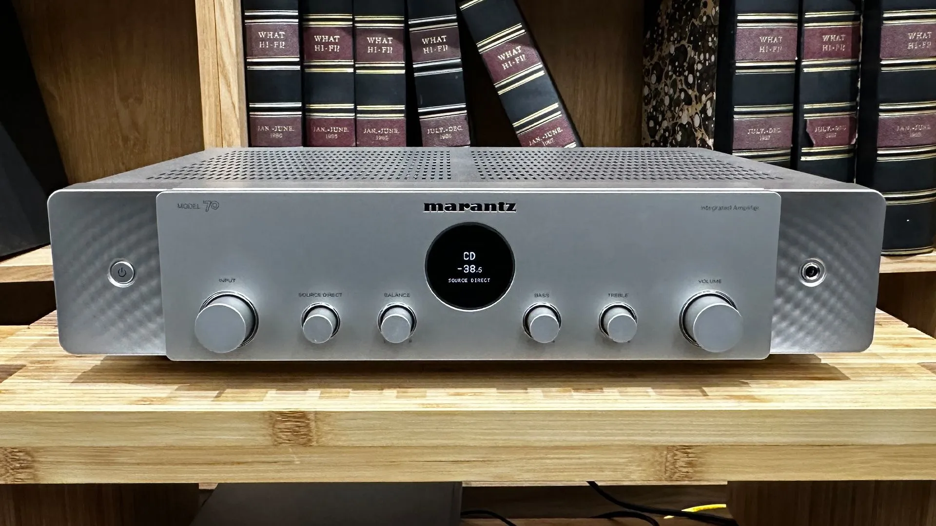 Marantz Model 70 vs Arcam A5+: แอมป์สเตอริโอพรีเมียมสำหรับคนรักคลาสสิกและแจ๊ส