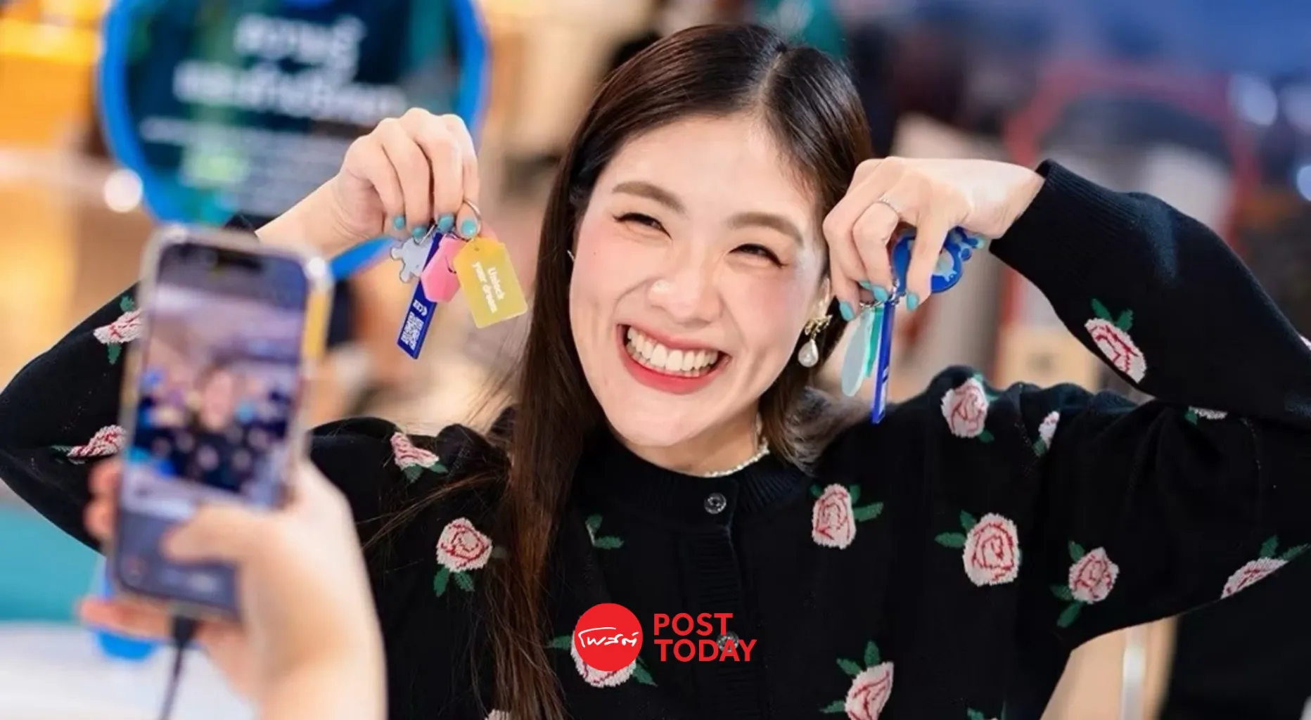 จากเมคอัพติวให้เพื่อนสู่จักรวาล Happy Sunday