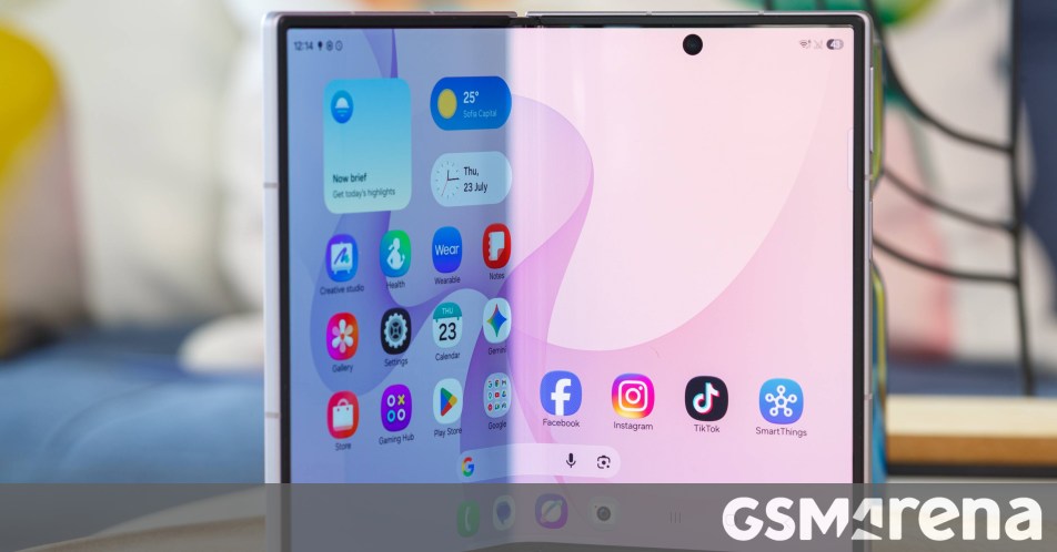 ทำไม Galaxy Z Fold 8 รุ่นปกติขายแซง Ultra ทั้งที่ถูกกว่า