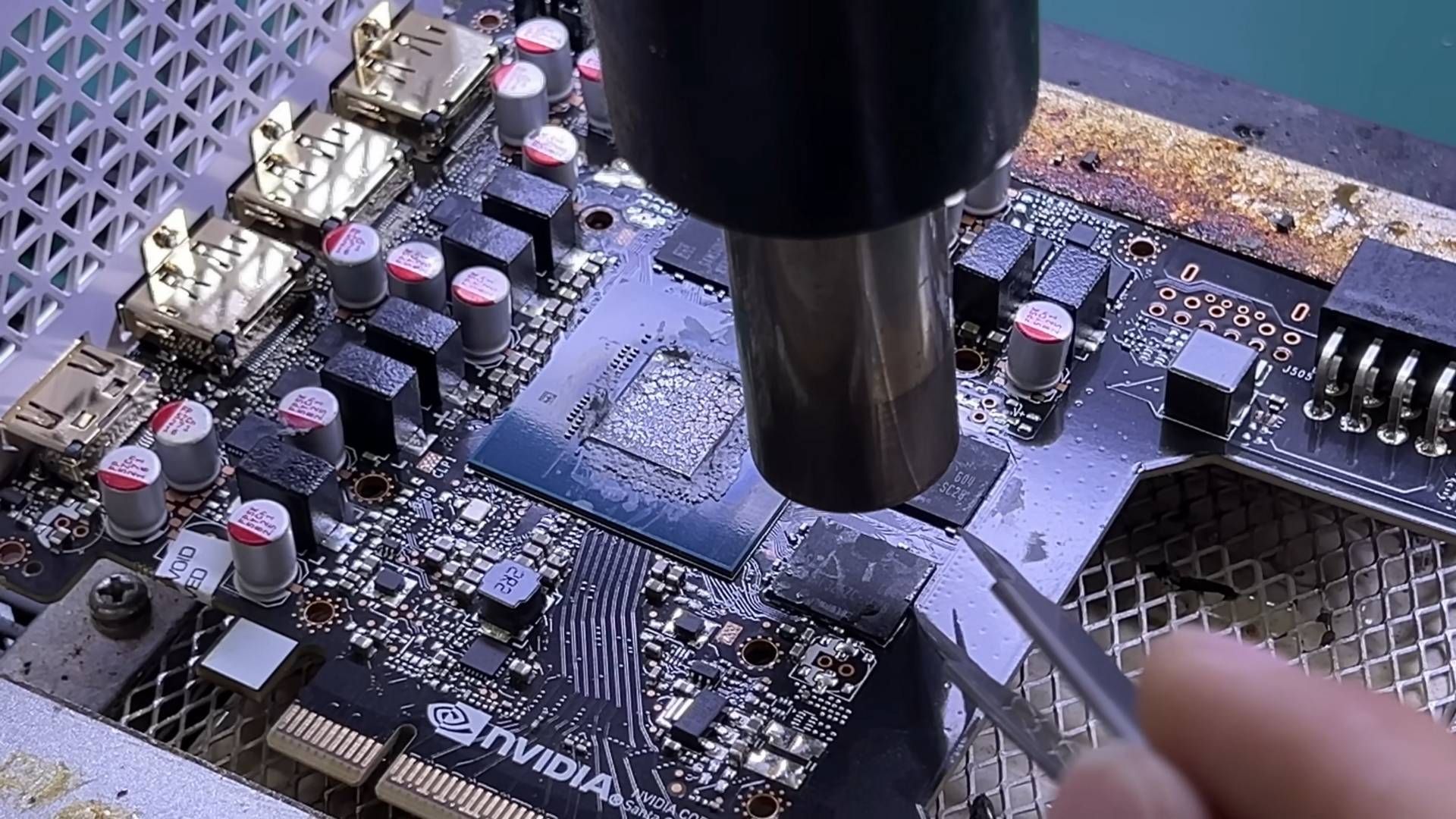 เมื่อการออกแบบ PCB ช่วยให้ RTX 5060 Ti รอดจากอุบัติเหตุรถชน