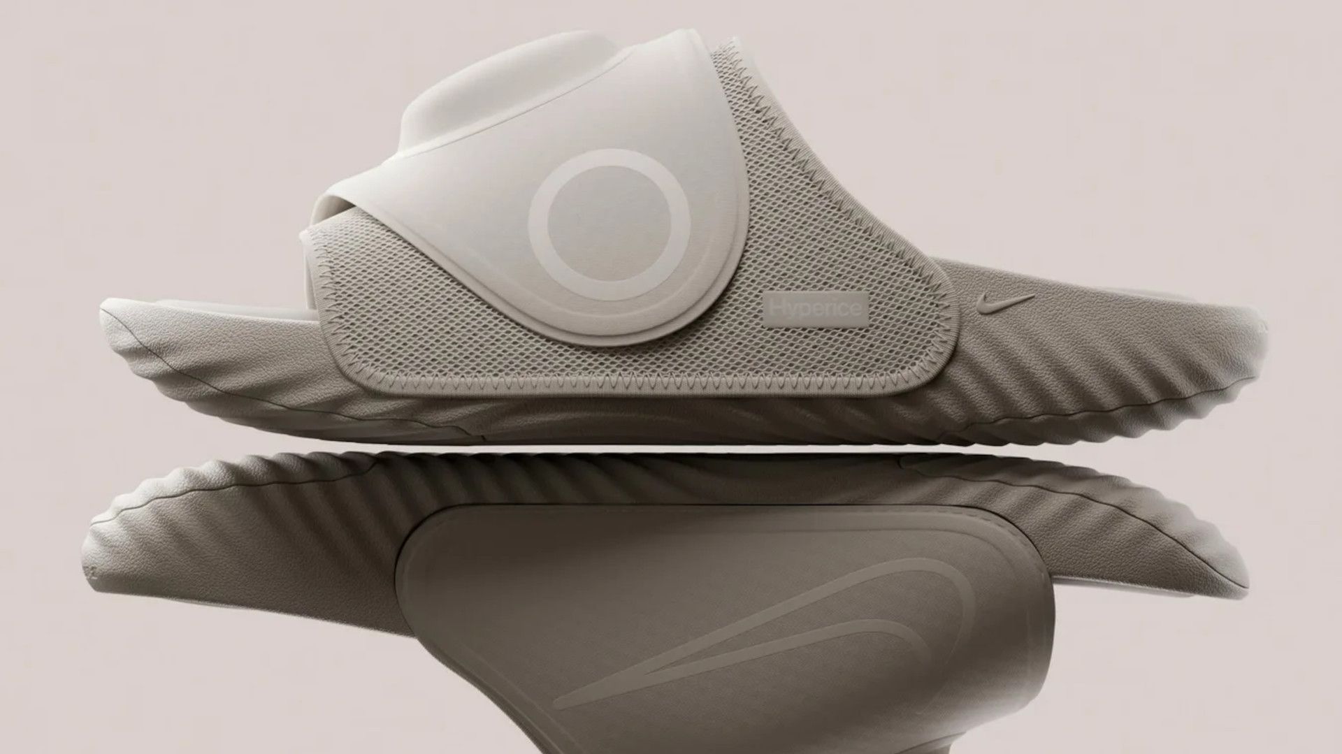 Nike Hyperice Air Zoom Hyperslide รองเท้าแตะนวดเท้าที่กำลังเปลี่ยนเกมการฟื้นตัว