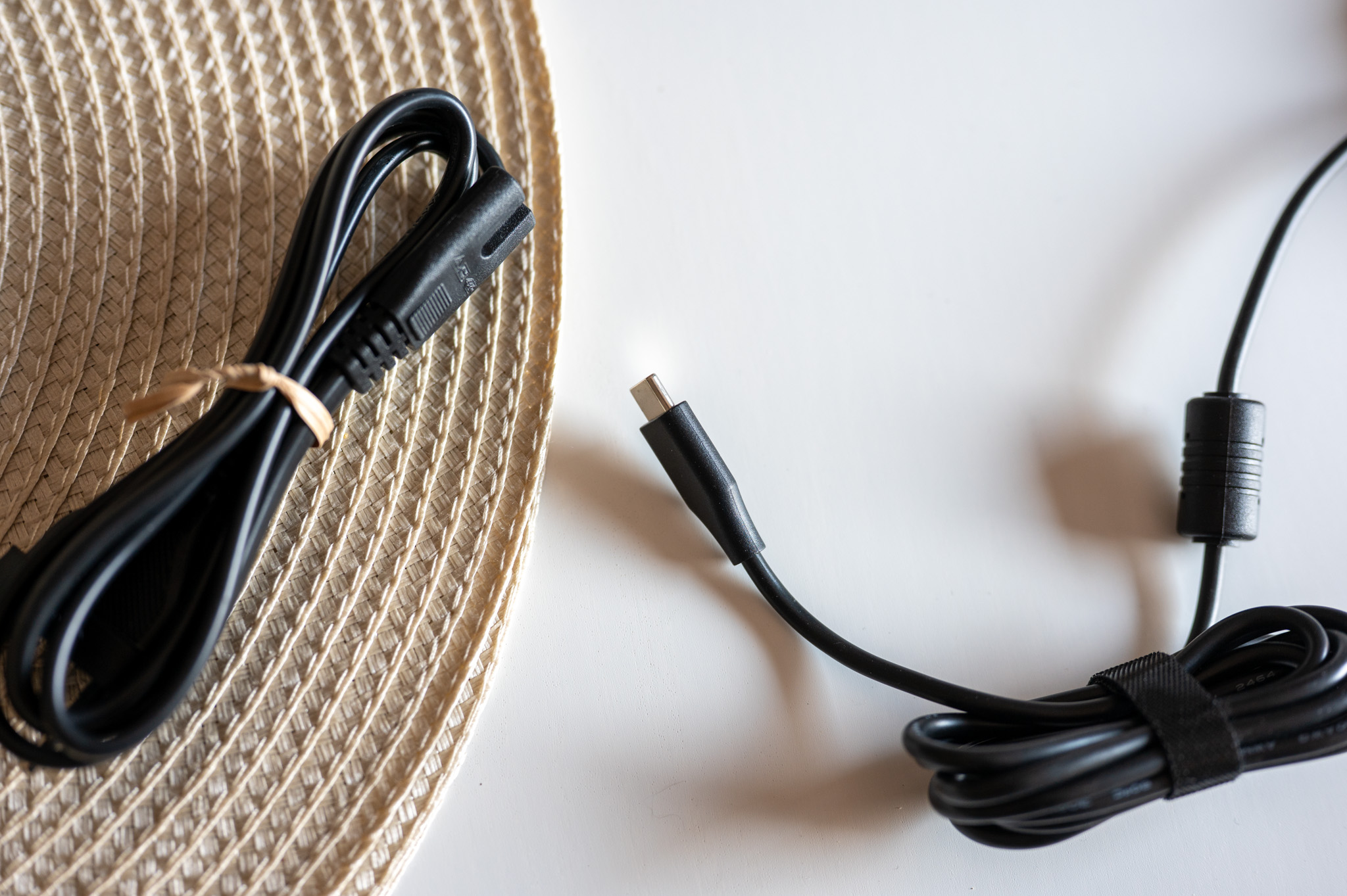 คู่มือเลือกที่ชาร์จ USB-C ที่ใช้ได้จริงกับแล็ปท็อปมือโปร