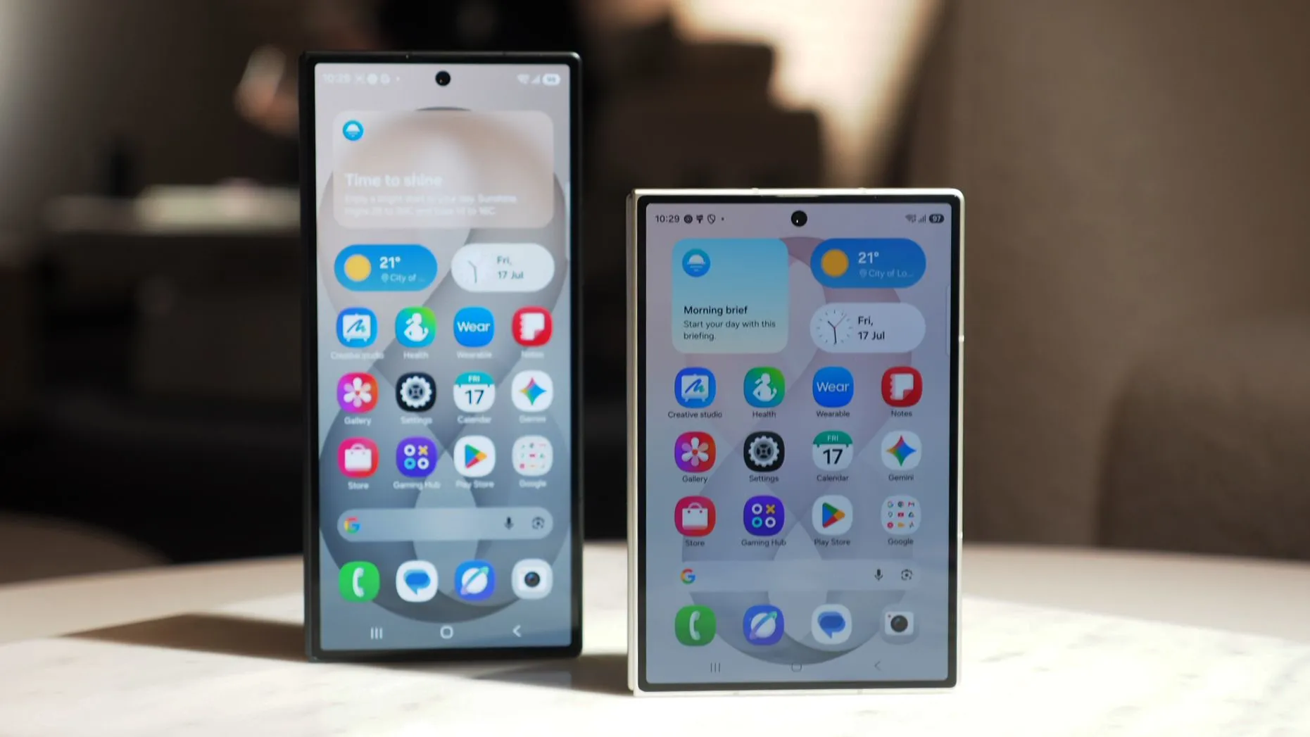 Galaxy Z Fold 8 รีวิว: สมาร์ทโฟนจอพับทรงพาสปอร์ตที่เปลี่ยนทุกมือถือให้ดูเล็กลง