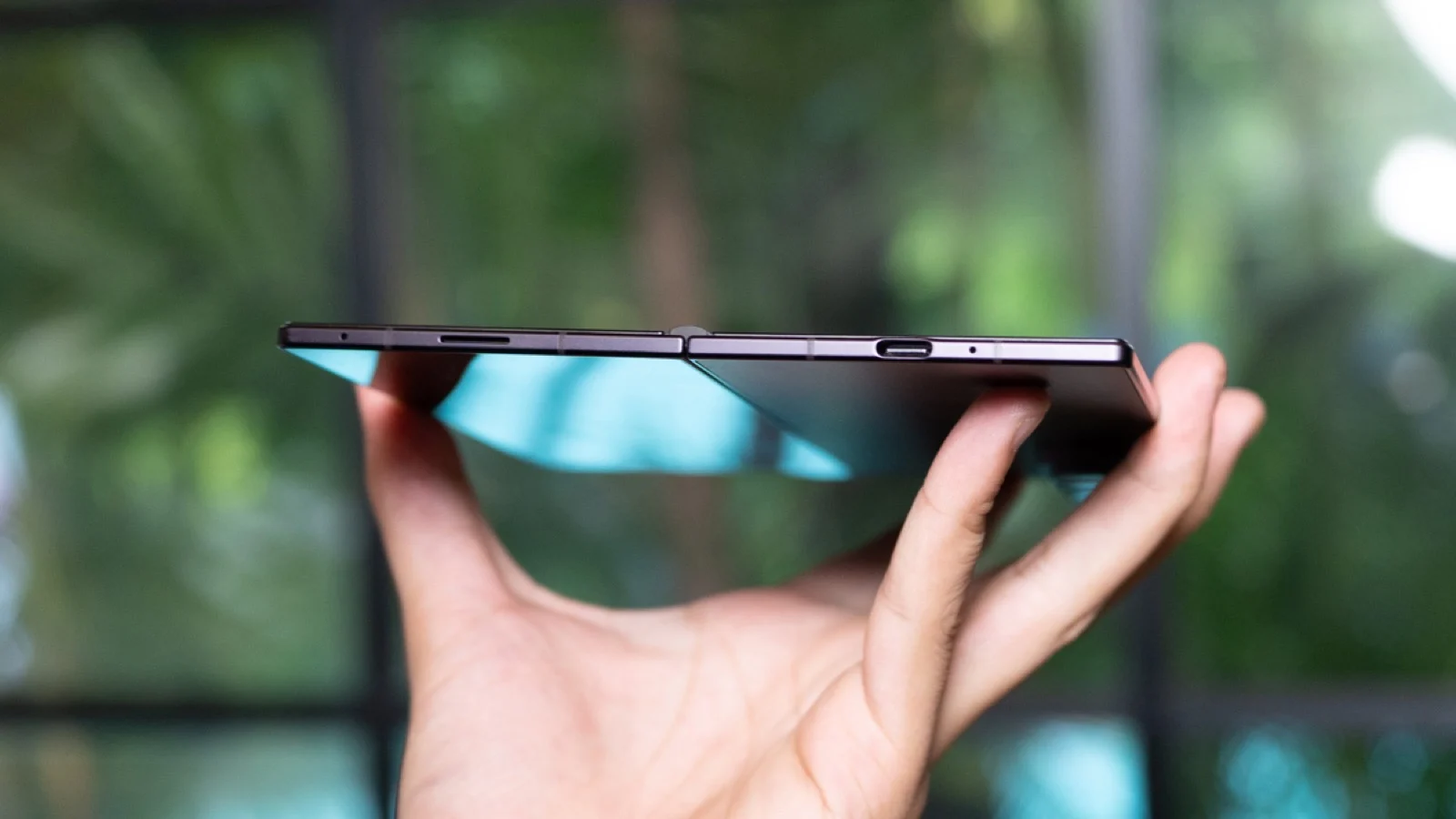 รีวิว Galaxy Z Fold 8 Ultra เมื่อดีไซน์บางและสัดส่วนจอใหม่เปลี่ยนทุกวันใช้งาน