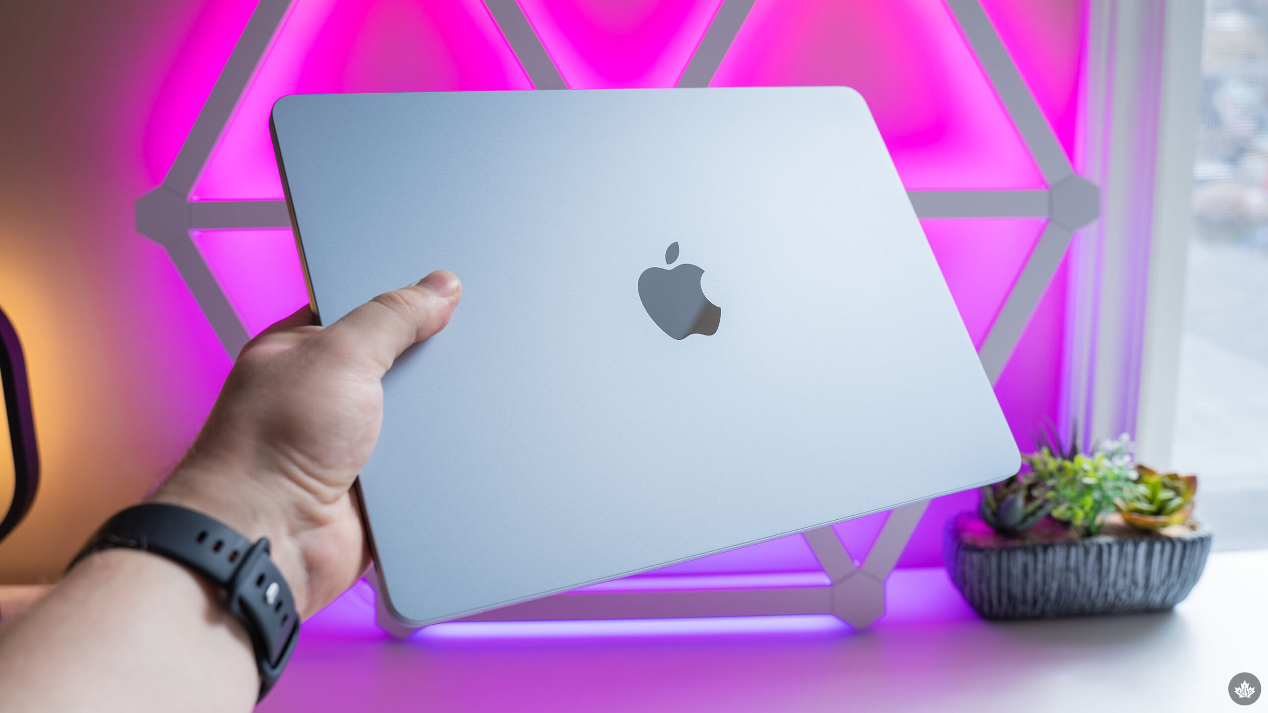 MacBook Air ขาดแคลนต่อเนื่อง แม้ราคาแพงขึ้น: ผู้ซื้อควรตัดสินใจอย่างไร