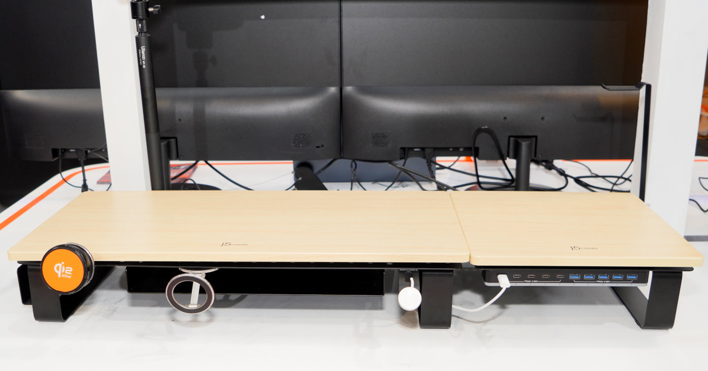 Docking Station ซ่อนเก็บสายและสตอเรจ เคลียร์โต๊ะให้โล่งแต่ยังแรงครบ