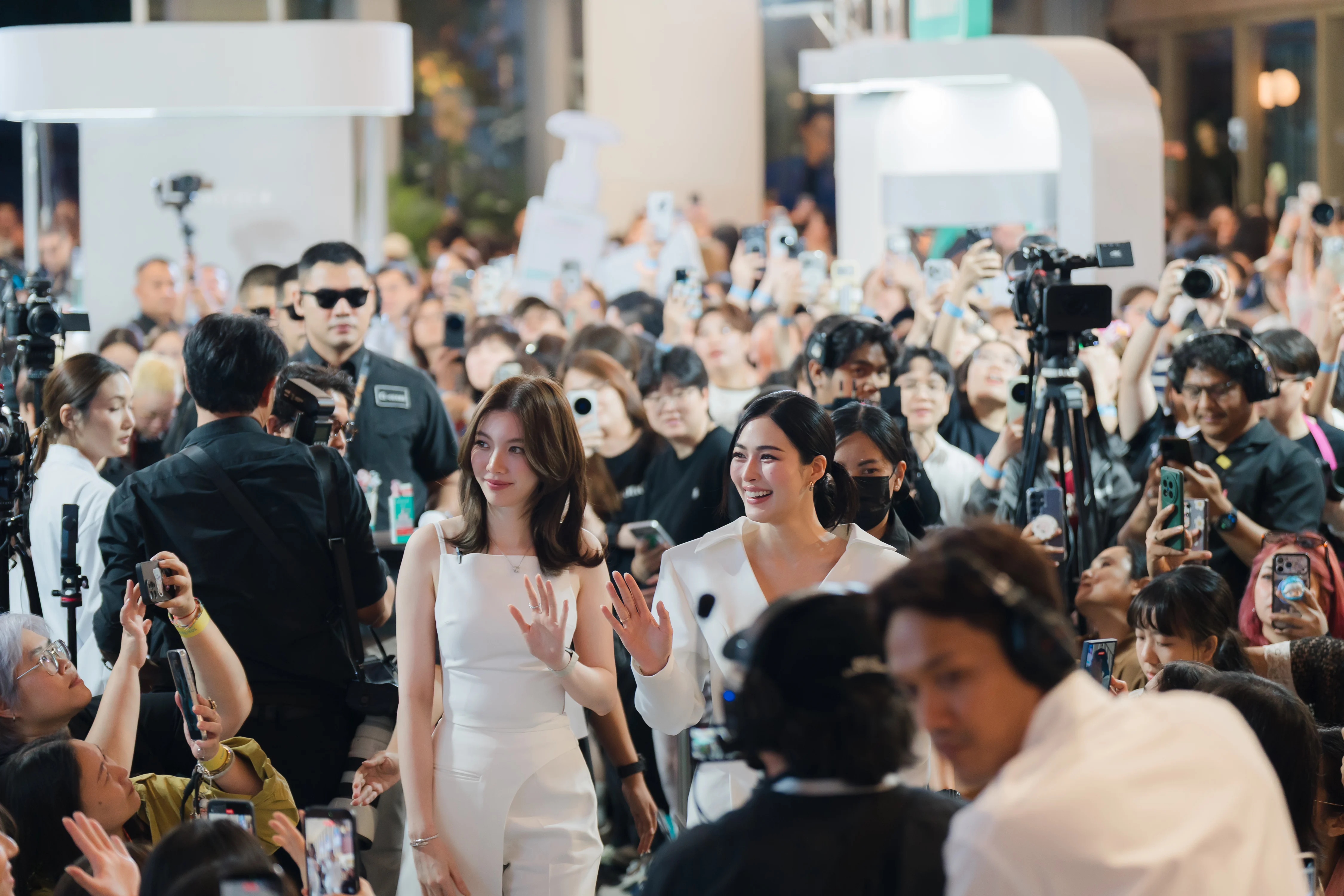 34 ปีไม่ยอมแก่: สมูท อี ใช้ครีมซองและดารา Gen Z พลิกเกมสกินแคร์