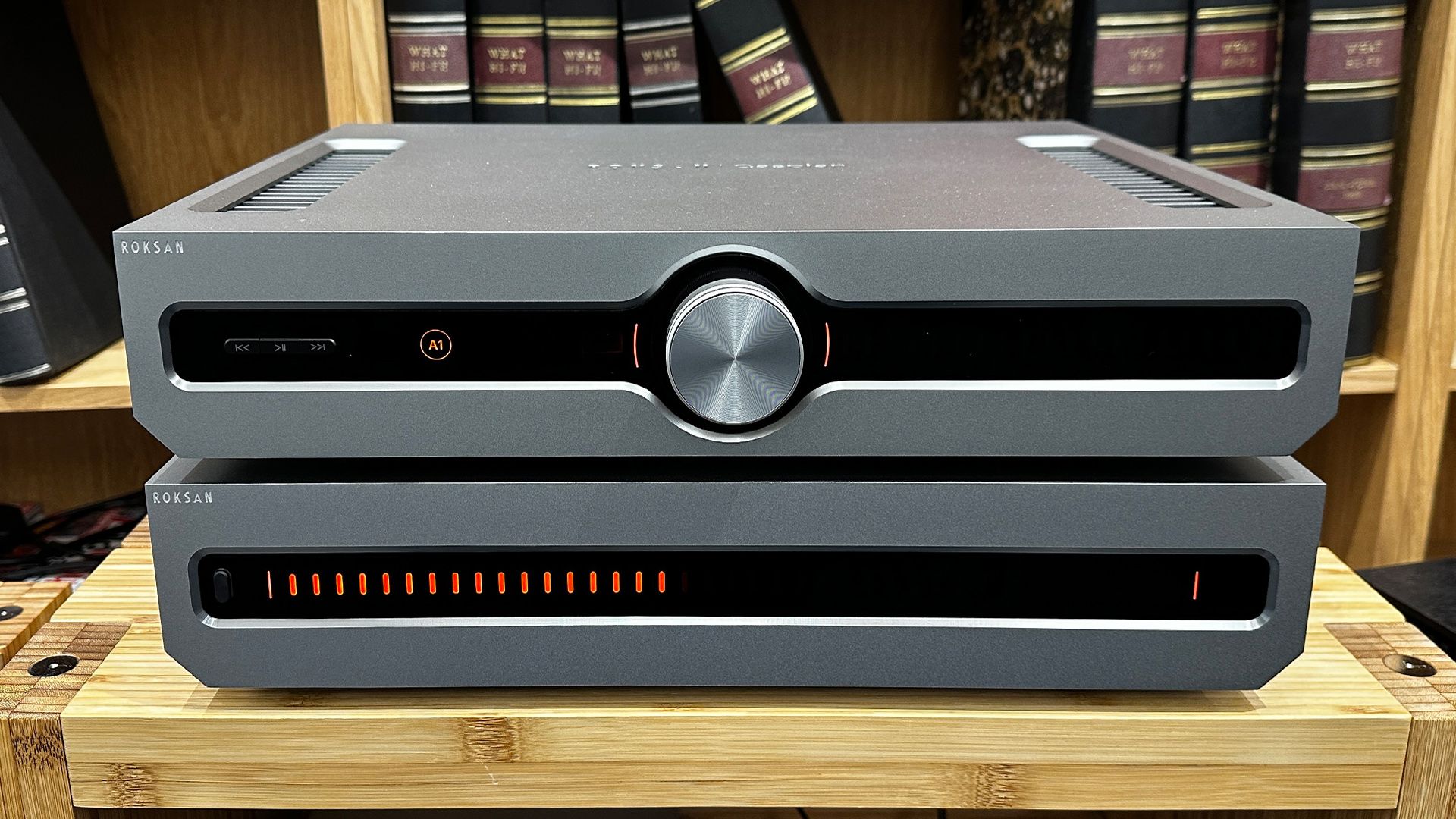 เปรียบเทียบ Roksan Caspian 4G กับ AVID OPUS แอมป์แยกชิ้นสตรีมมิ่งสำหรับระบบเสียงสูง
