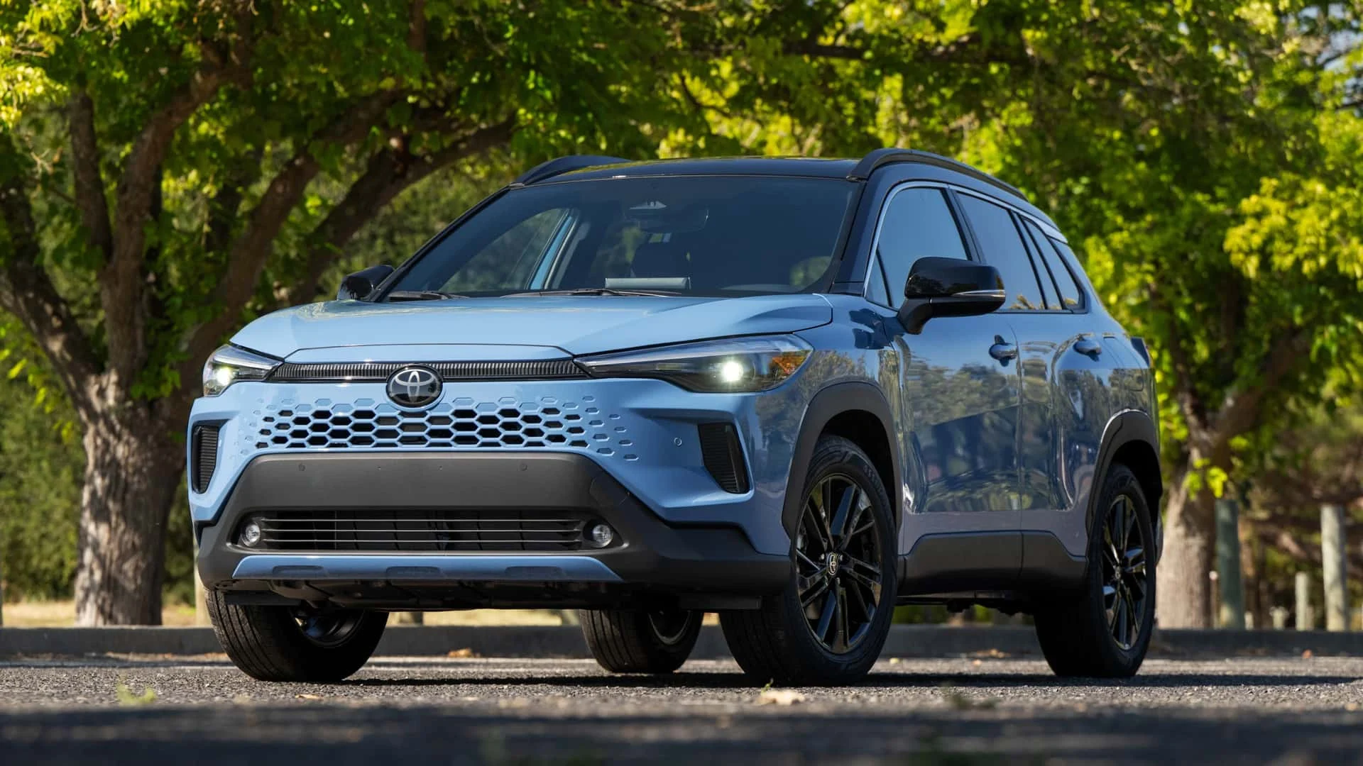 Toyota Corolla Cross ปรับใหม่ ดีไซน์เฉียบแต่ความนิ่งยังเดิม