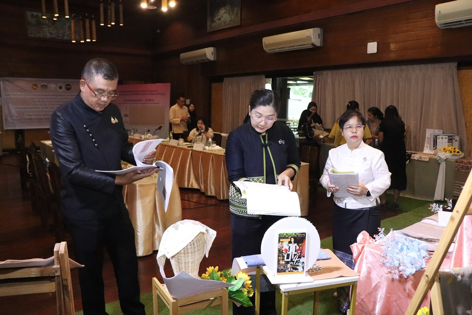 เวทีประกวดผ้าลายพระราชทาน: จากชุมชนสู่เวทีแฟชั่นระดับภูมิภาค