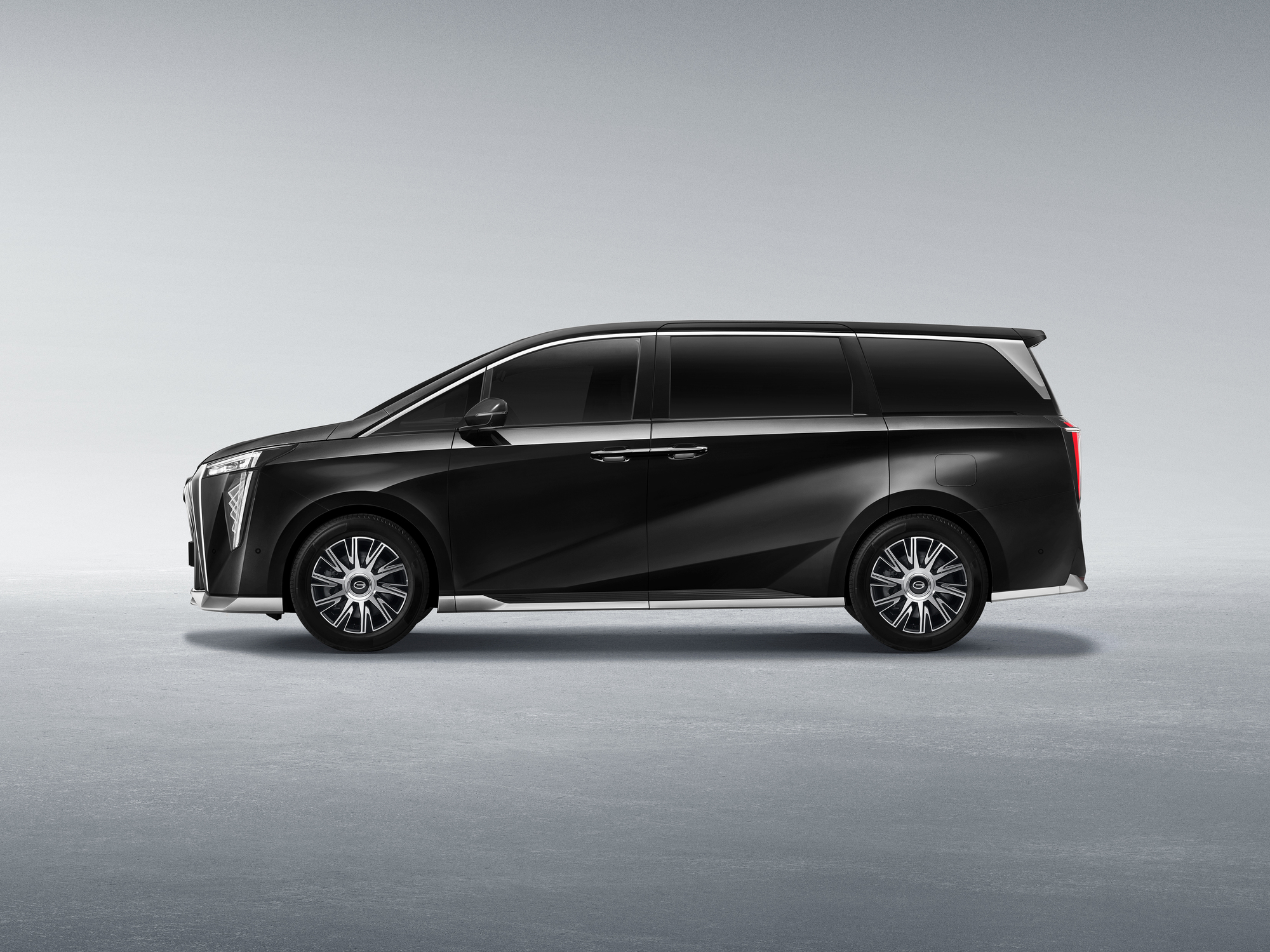 GAC GN8 PHEV ปลั๊กอินไฮบริด MPV พรีเมียมระยะวิ่ง 1032 กม.