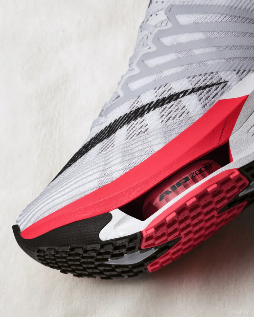 Nike Hybrid Fly และ Nike Hybrid RN เลือกคู่ไหนให้การซ้อมไฮบริดของคุณเฉียบกว่าเดิม