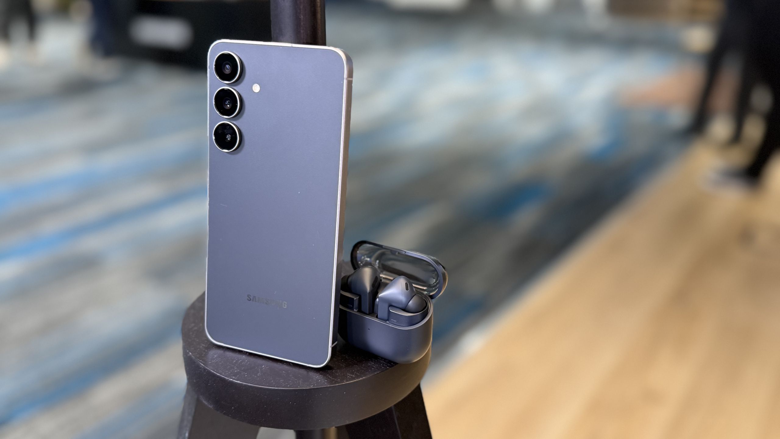 Galaxy S26 FE ผ่าน FCC เผยชิป Qualcomm FastConnect และบทบาทใหม่ในตลาดบัจเจต