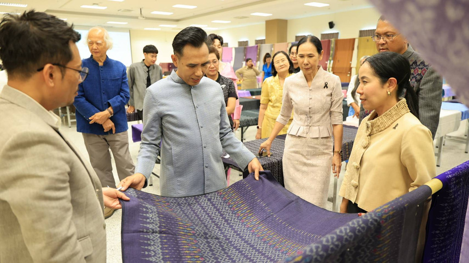 ผ้าไทยสู่เวทีแฟชั่นสากล: เมื่อหัตถศิลป์กลายเป็นภาษาของสไตล์