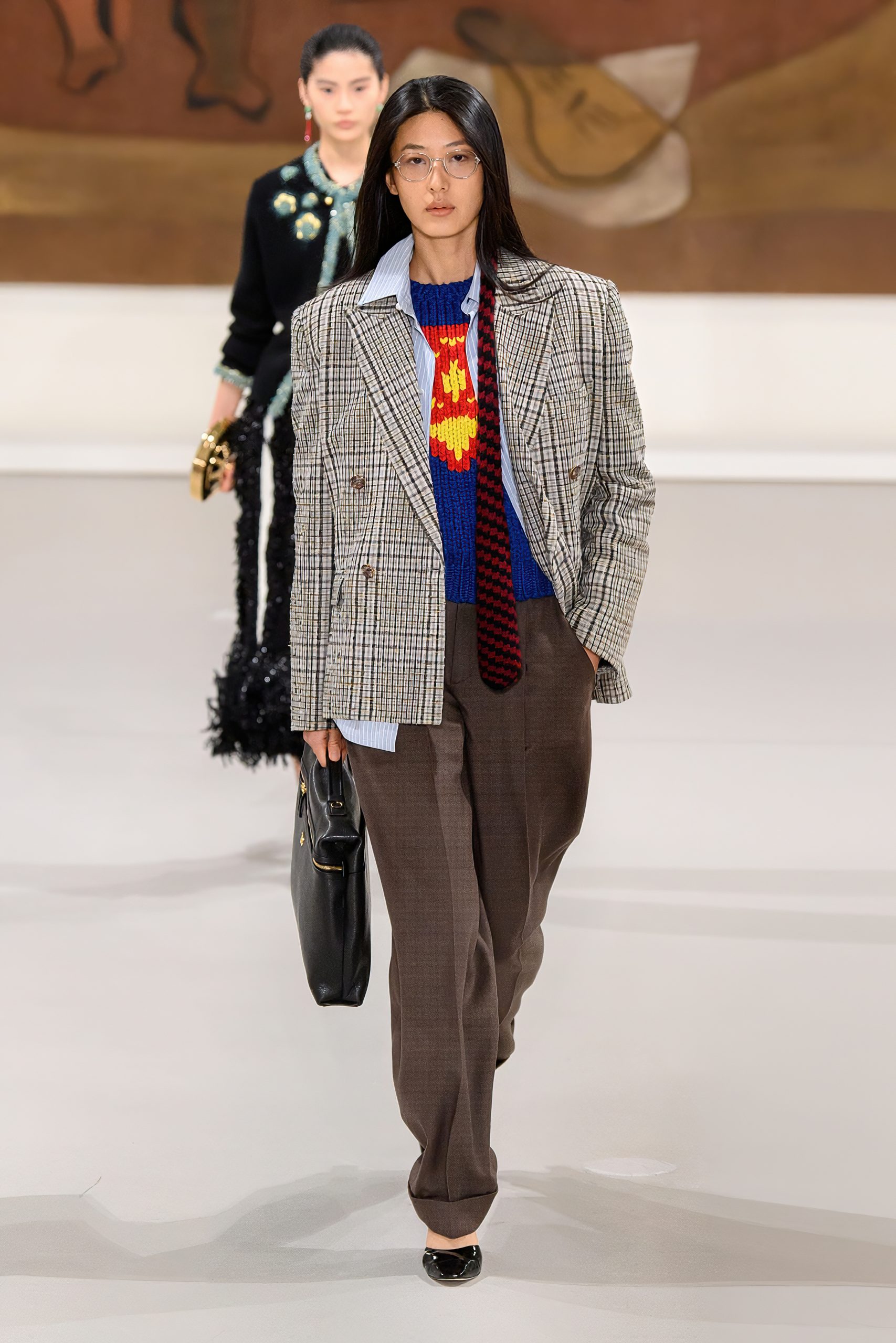 CHANEL ยึดบัลลังก์แบรนด์หรูยอดนิยม เพราะเข้าใจแฟชั่นยุค Blazy-mania