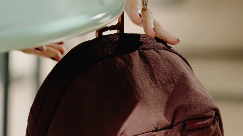 จากดำเรียบไปสู่สีสันสด กระเป๋า everyday carry กำลังเปลี่ยนภาพลักษณ์
