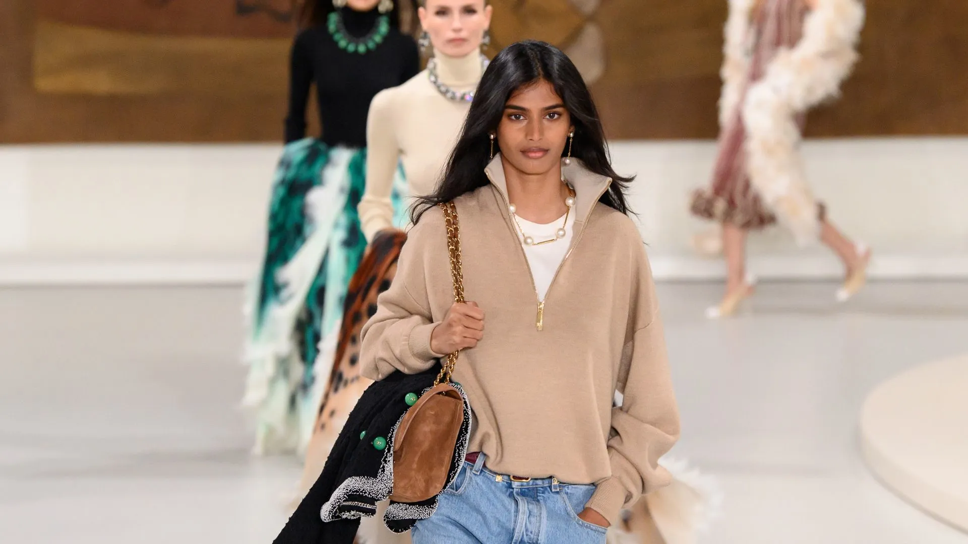 ทำไม CHANEL ถึงครองใจสายแฟในฐานะแบรนด์หรูชั้นนำ