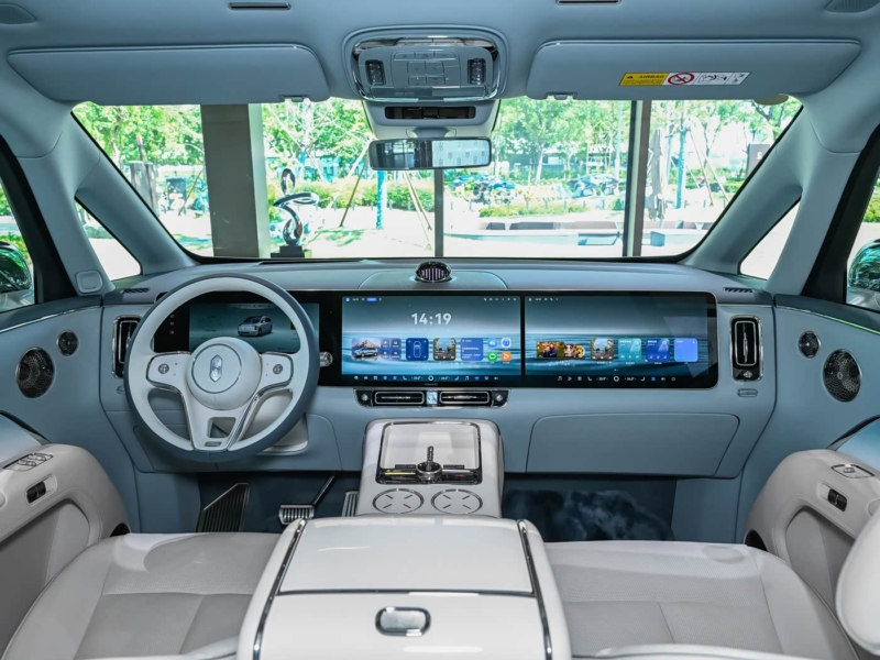 รถ MPV ไฮบริดระดับพรีเมียม GAC GN8 PHEV vs Maextro V800