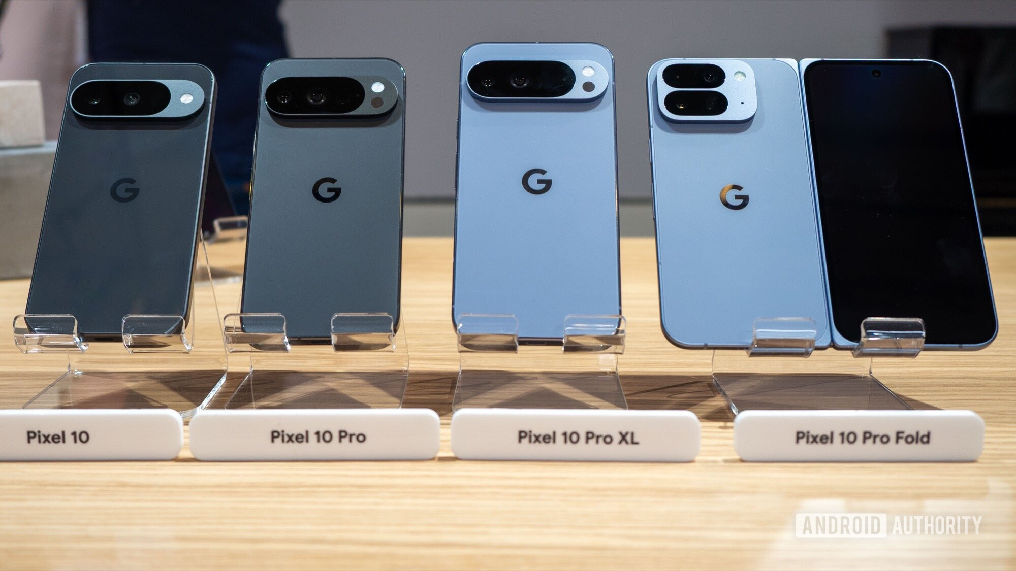 Pixel 11 vs Galaxy S24: ซอฟต์แวร์ของ Google แพงแต่คุ้มกว่าหรือไม่