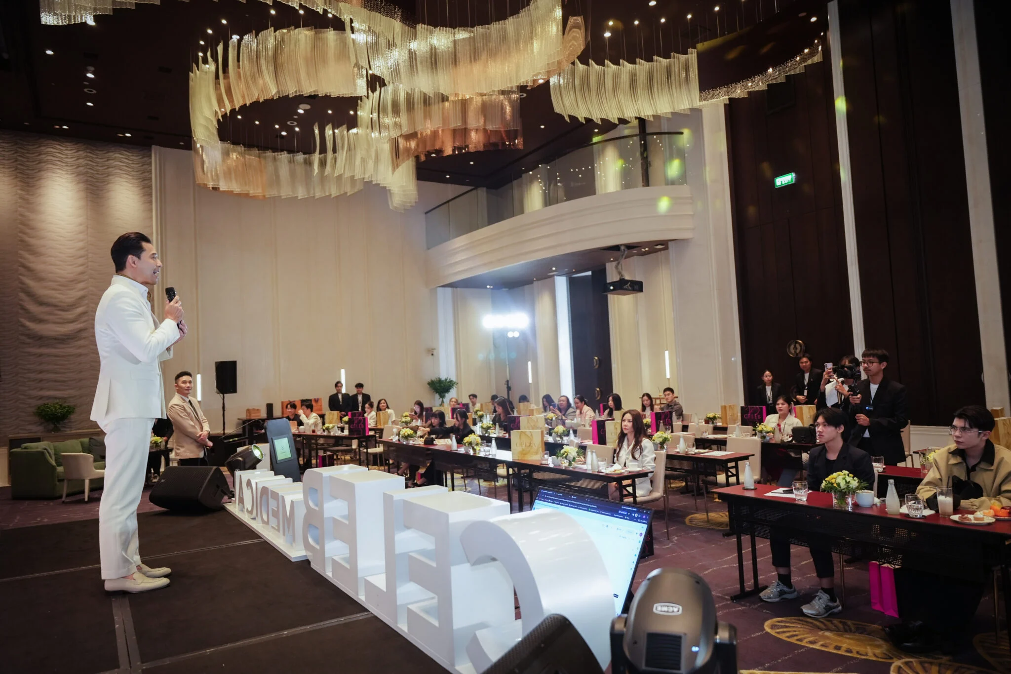 Skin Booster และวิทยาศาสตร์ยืดอายุผิว: ยุคใหม่ของการชะลอวัยในคลินิก