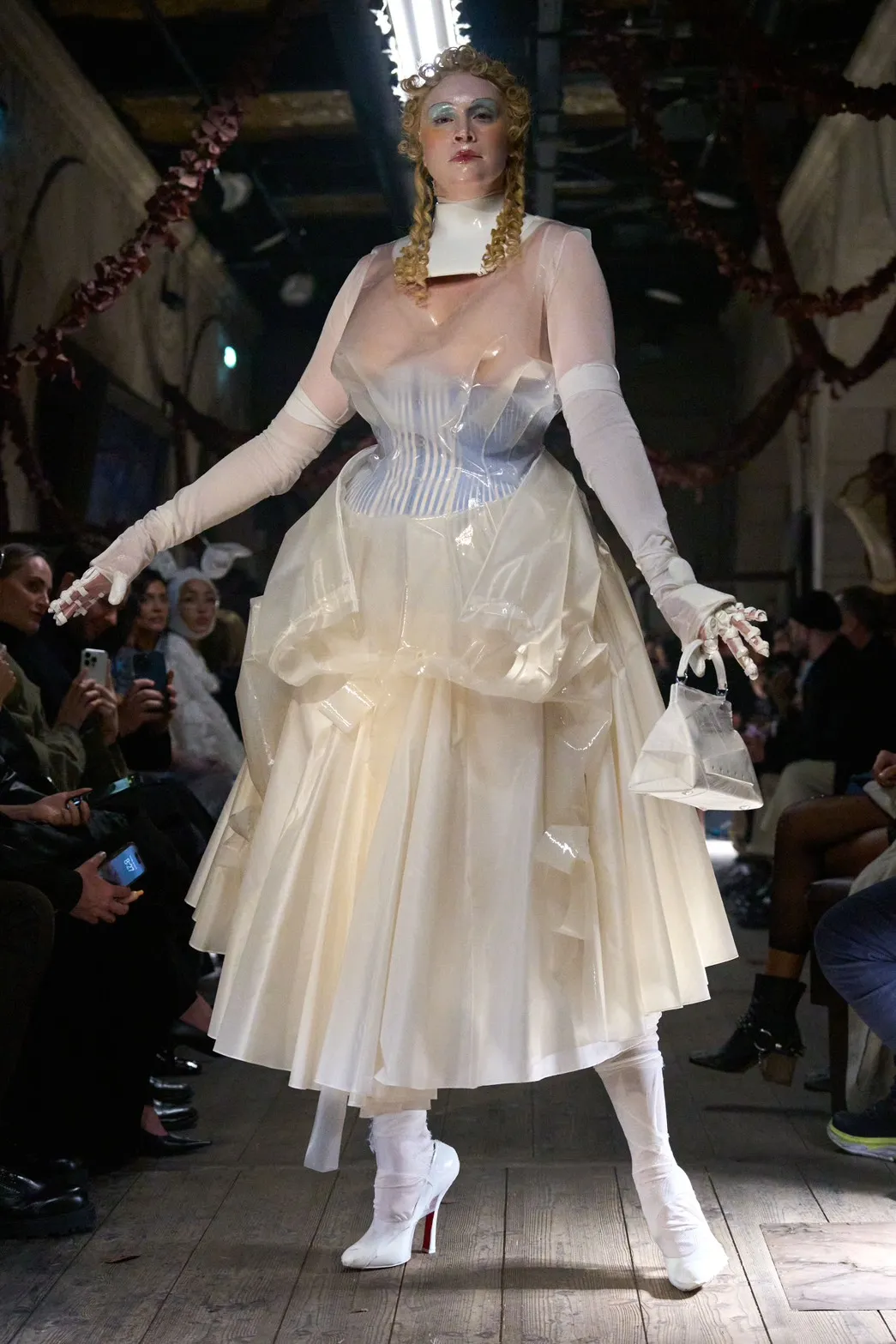 Met Gala กับโจทย์จริยธรรม: เมื่อ John Galliano กลายเป็นเส้นแบ่งระหว่างศิลปะและความรับผิดชอบ