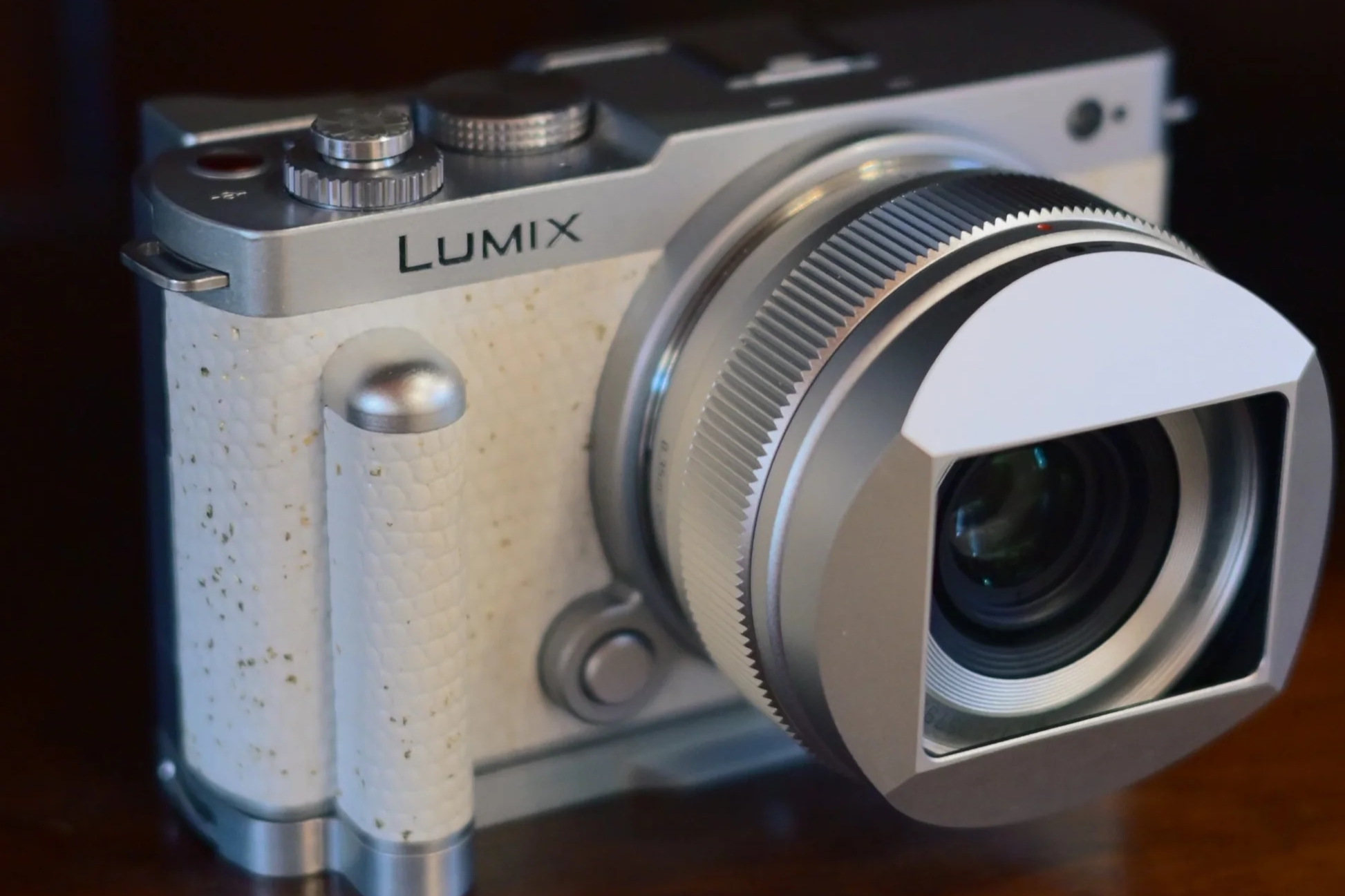 เทียบเลนส์ AF ราคาถูกสำหรับ L-mount: SG-Image 35mm f/2.2 ปะทะ 7Artisans 40mm f/2.5