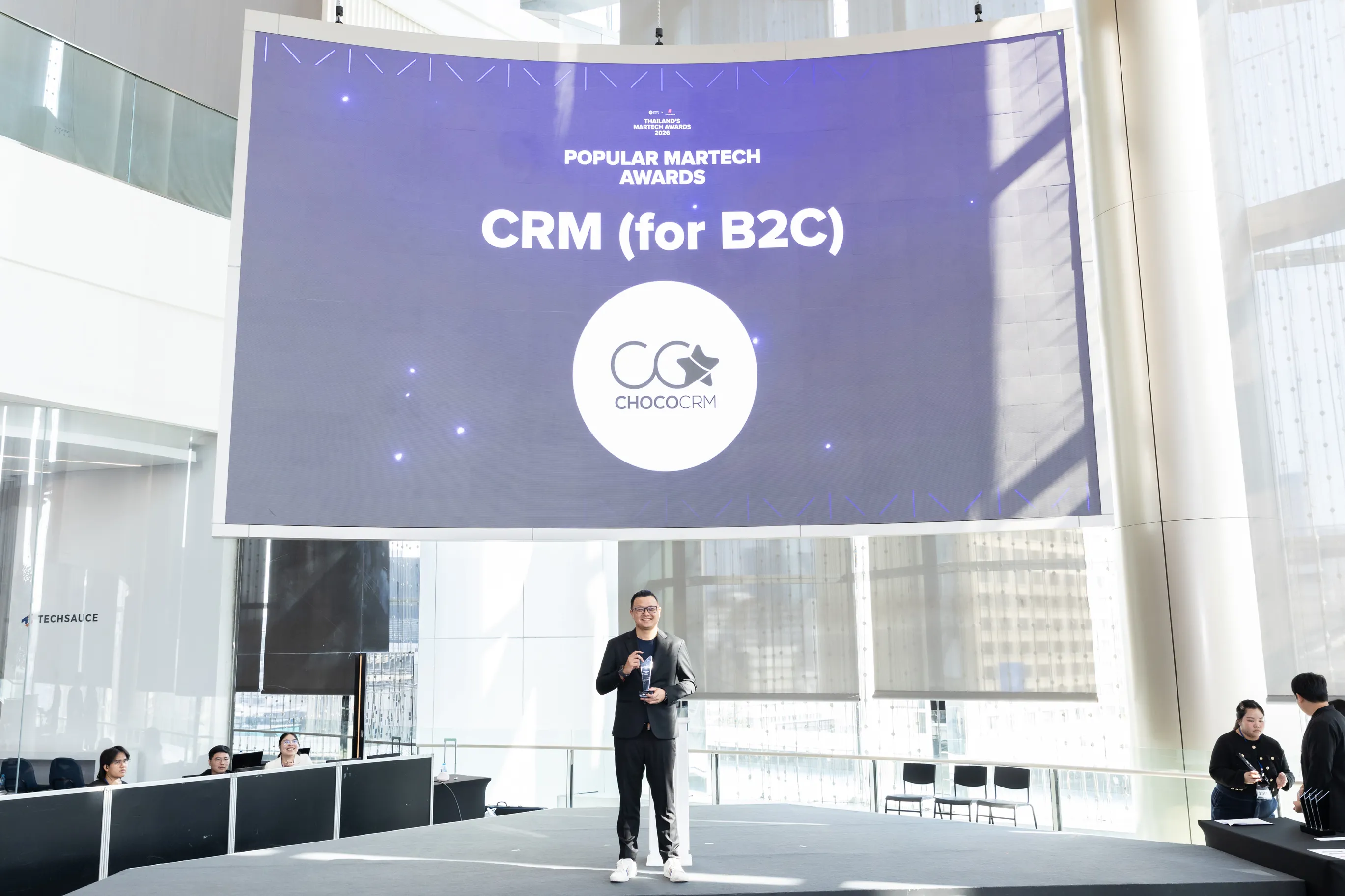 CRM ด้วย AI เปลี่ยนเกมอัตโนมัติขายและการมีส่วนร่วมของลูกค้า