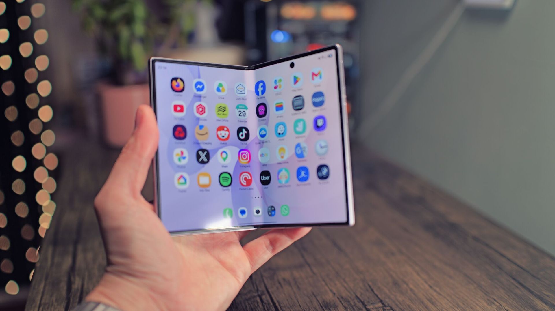 Samsung Galaxy Z Fold 8 สมาร์ทโฟนพับได้จอคู่ที่เก่งเรื่องจอแต่สะดุดความร้อน