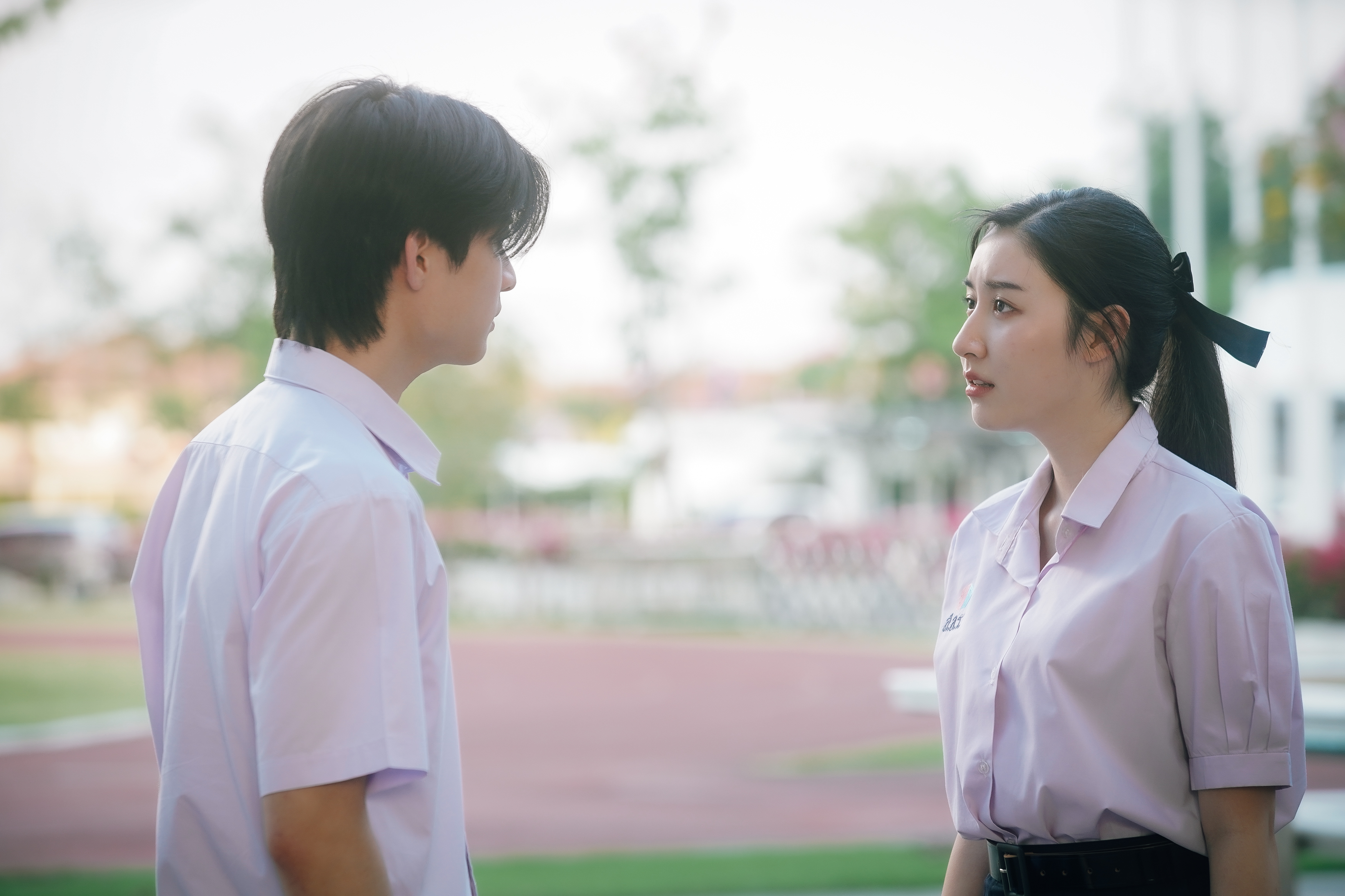 จากหน้าหนังสือสู่จอกระจก: ซีรีส์รักษ์นิยามรักแรกใหม่ผ่านเคมีฟิล์ม-บัว