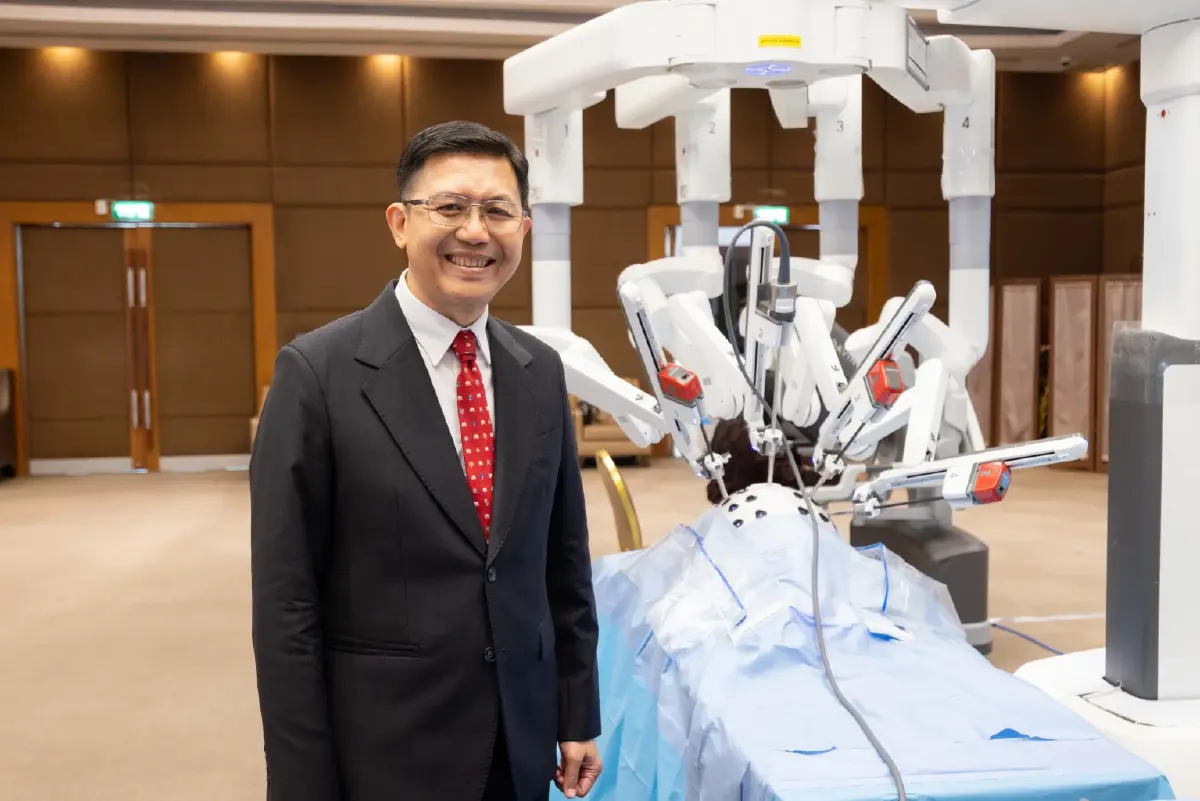 หุ่นยนต์ศัลยแพทย์เปลี่ยนสมรภูมิการรักษา สร้างศูนย์การแพทย์เอเชีย