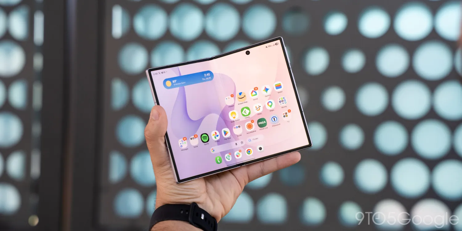 รีวิว Galaxy Z Fold 8 ดีไซน์ใหม่กว้างเตี้ย ที่ทำให้โทรศัพท์พับได้ใช้งานได้จริงทุกวัน