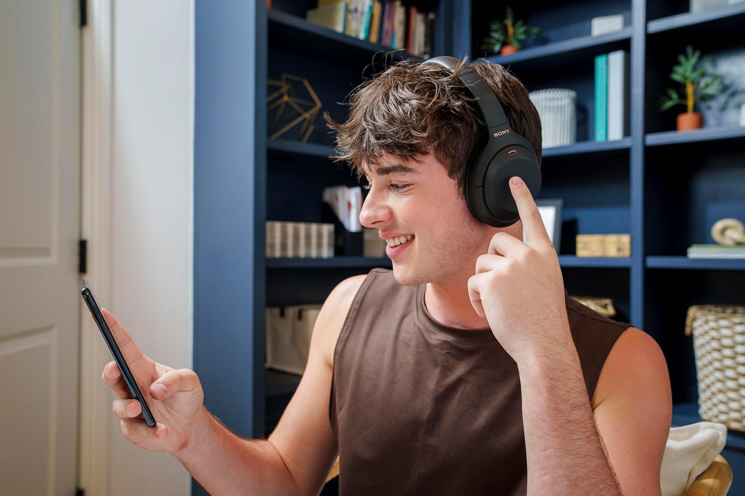 Sony ปัดฝุ่น WH-1000XM4 ดันหูฟังตัดเสียงรุ่นเก๋าสู่ตัวเลือกประหยัดสำหรับสายเดินทาง