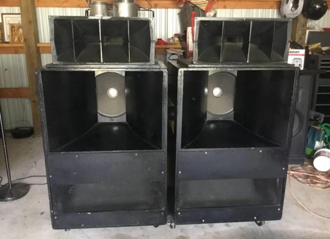 ลำโพงสตูดิโอ vs ลำโพง hi-fi เสียงแบบไหนตรงสไตล์การฟังของคุณ