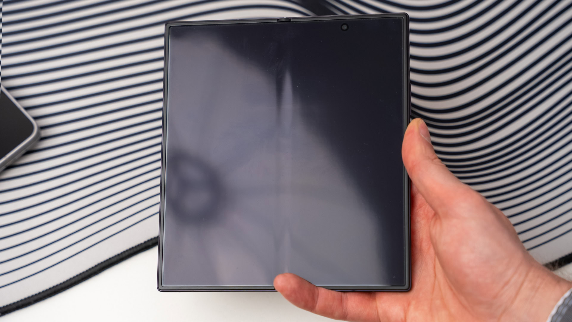 รอยพับ Galaxy Z Fold 8 เด่นขึ้นเร็วเกินคาด ผู้ใช้ควรกังวลแค่ไหน