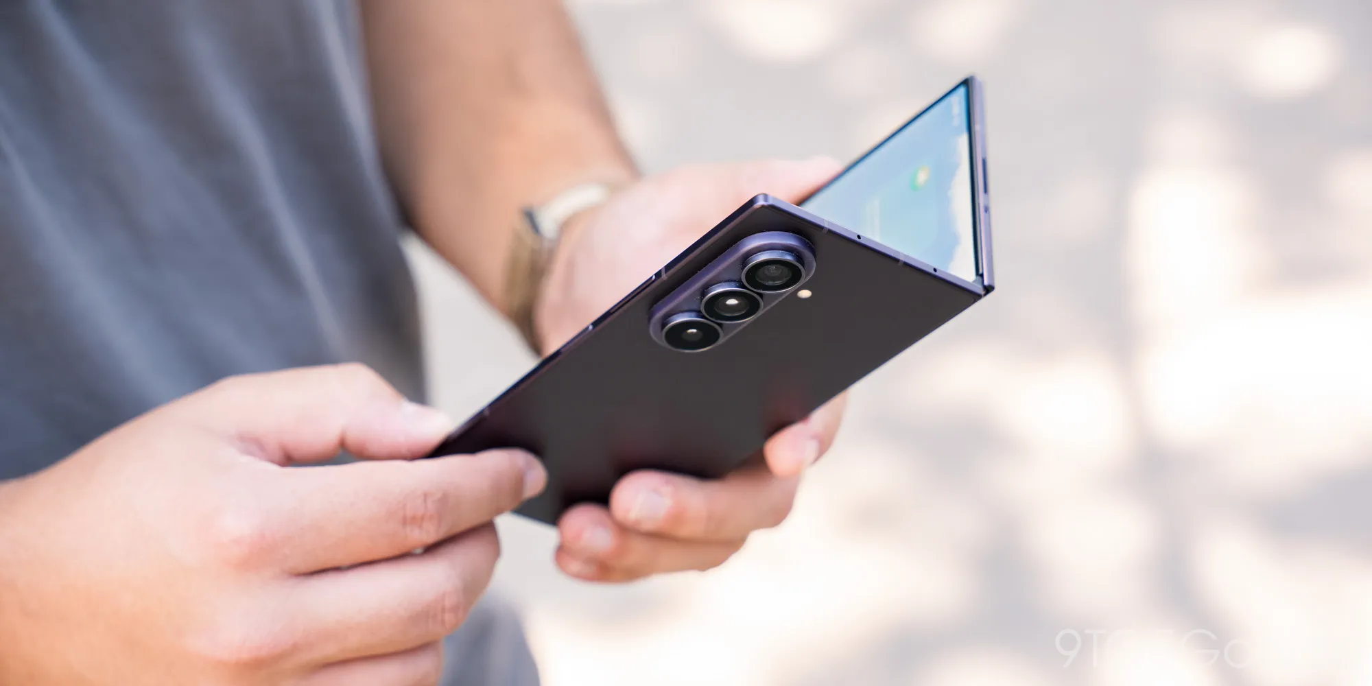 ทำไม Galaxy Z Fold 8 Ultra ถึงแพ้ให้รุ่นมาตรฐานในเรื่องความคุ้มค่า