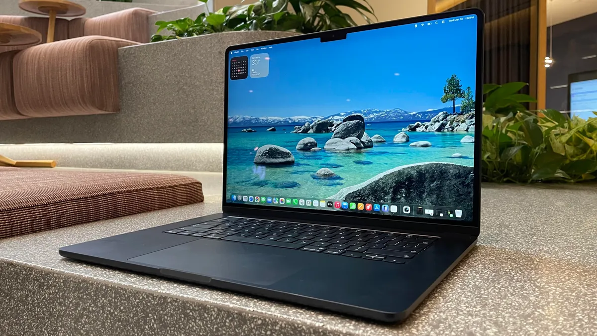 MacBook Air M5 และ Pro M5 ลดแรงพร้อมกัน ควรซื้อรุ่นไหนตอนนี้