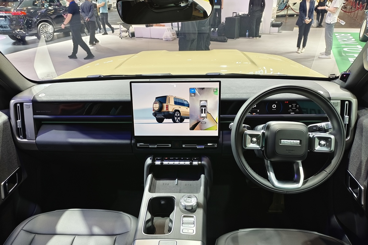 สองรุ่น REEV SUV ใหม่ Geely Starray EM-R ปะทะ iCuar V27
