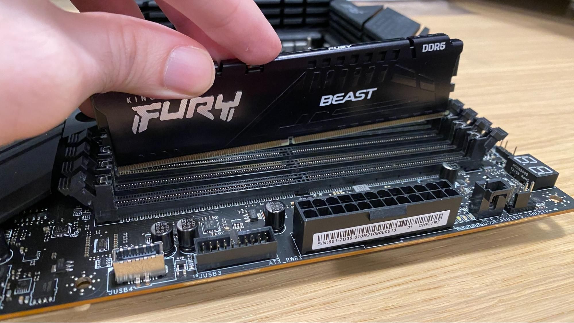 Microsoft เปลี่ยนท่าทีเรื่อง RAM สำหรับ Windows 11 สะเทือนตลาดแล็ปท็อป