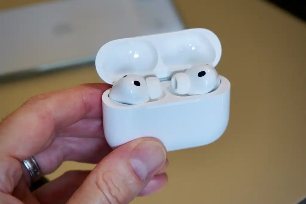 AirPods Pro 3 ลดราคาแรง เหมาะไหมสำหรับสายเดินทางที่ต้องการ ANC ระดับเรือธง