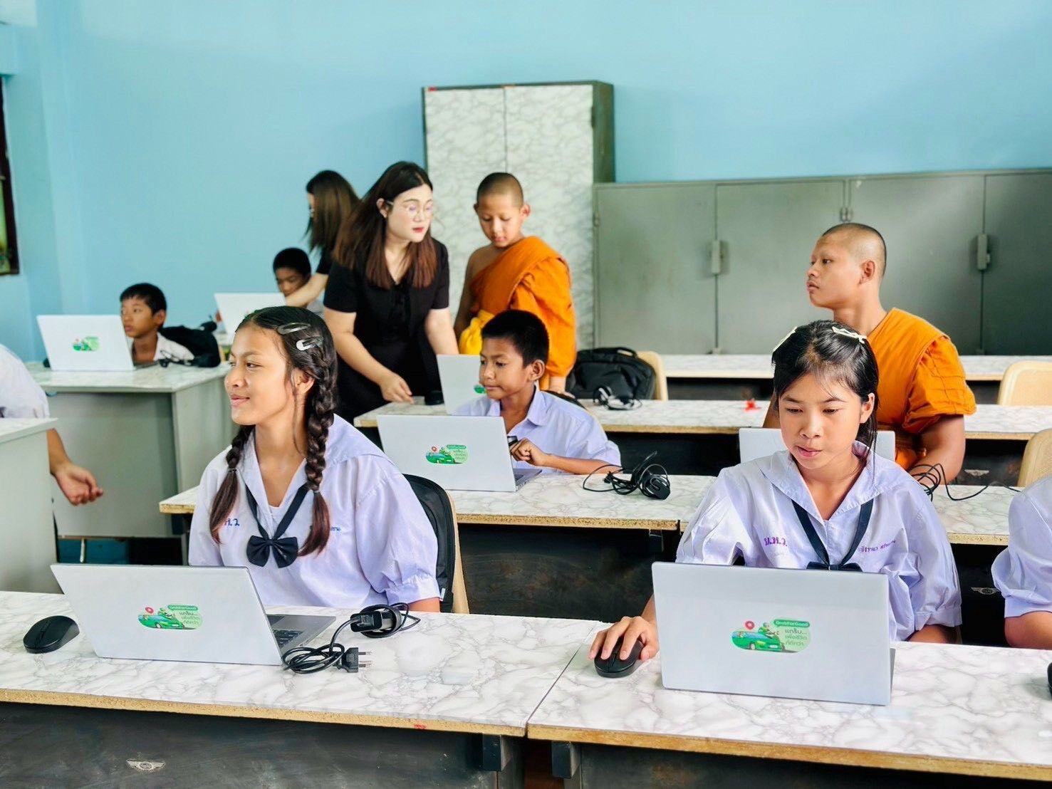 เมื่อการบริจาคคอมพิวเตอร์โรงเรียนกลายเป็นสะพานเชื่อมดิจิทัลไดวิด