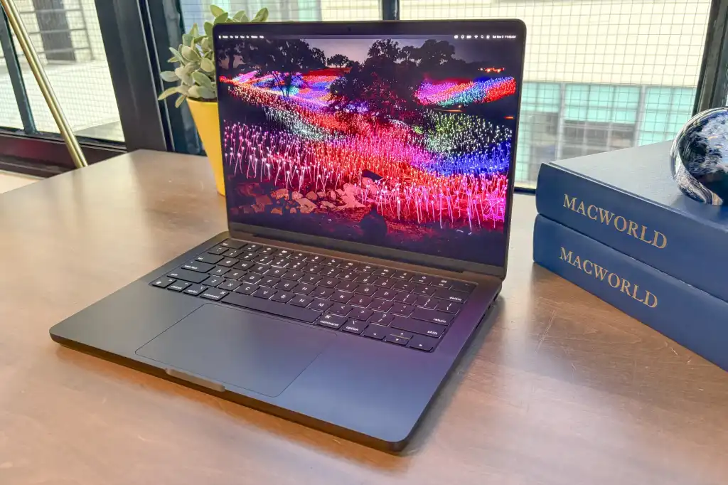 MacBook Pro M6 และ MacBook Ultra: สองทางเลือกใหม่ของสายครีเอเตอร์