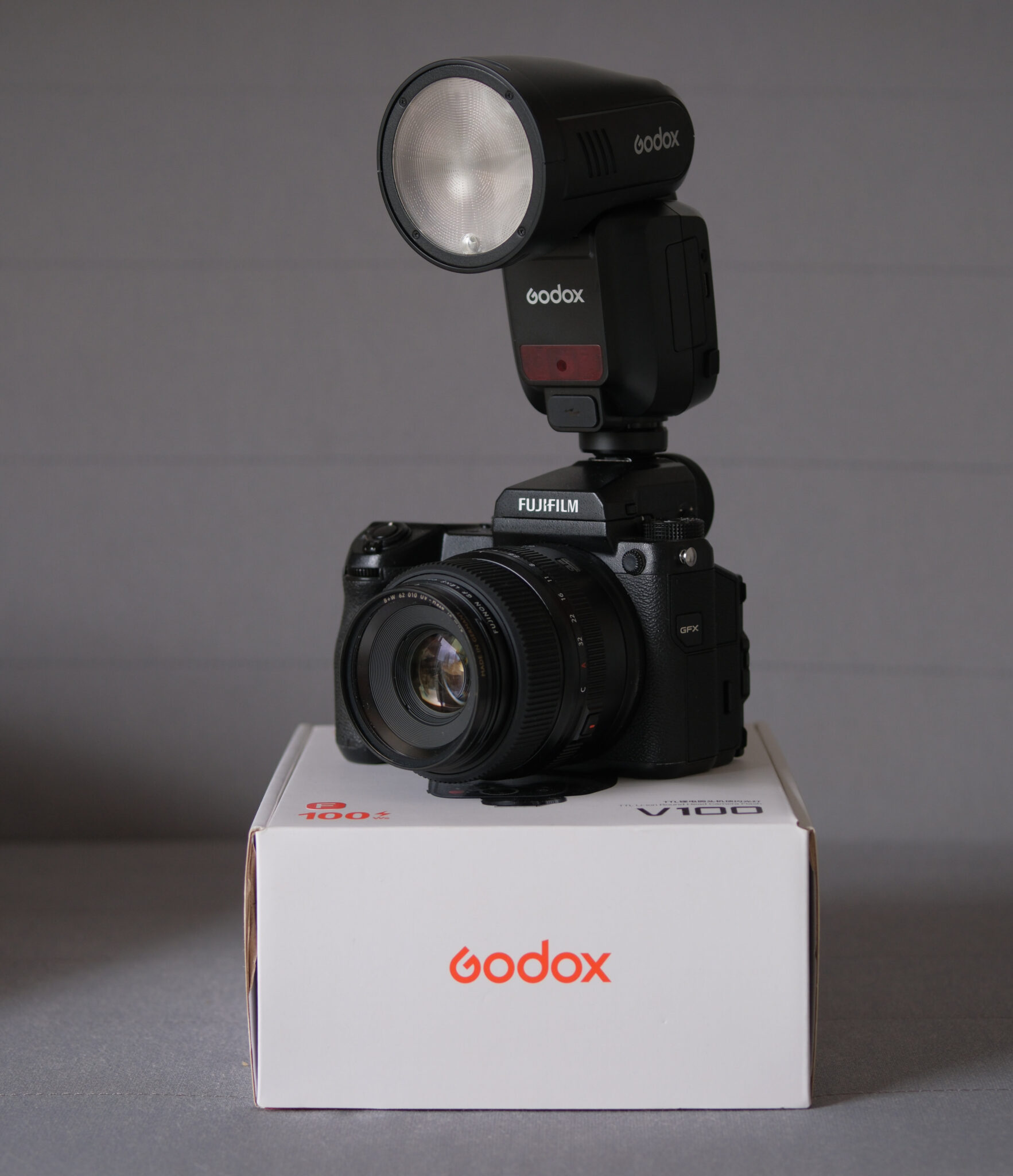 เปรียบเทียบ Westcott FJ100 และ Godox V100 แฟลชไร้สายพกพายุคใหม่
