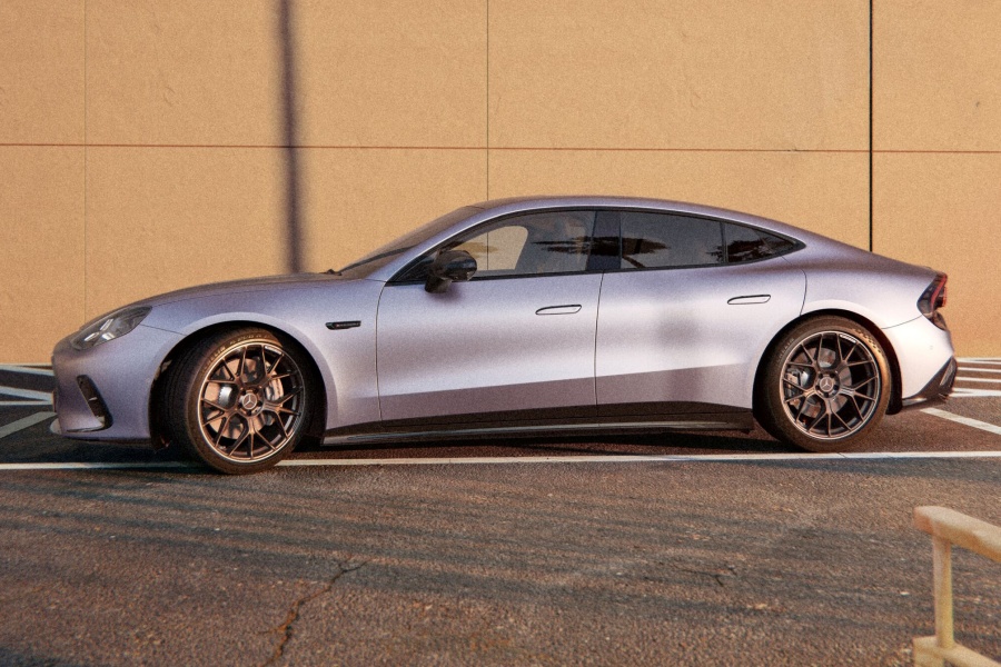 รถไฟฟ้าสปอร์ตพรีเมียมใหม่ Mercedes-AMG CLA 45 EV vs GT 53 4-Door Coupé