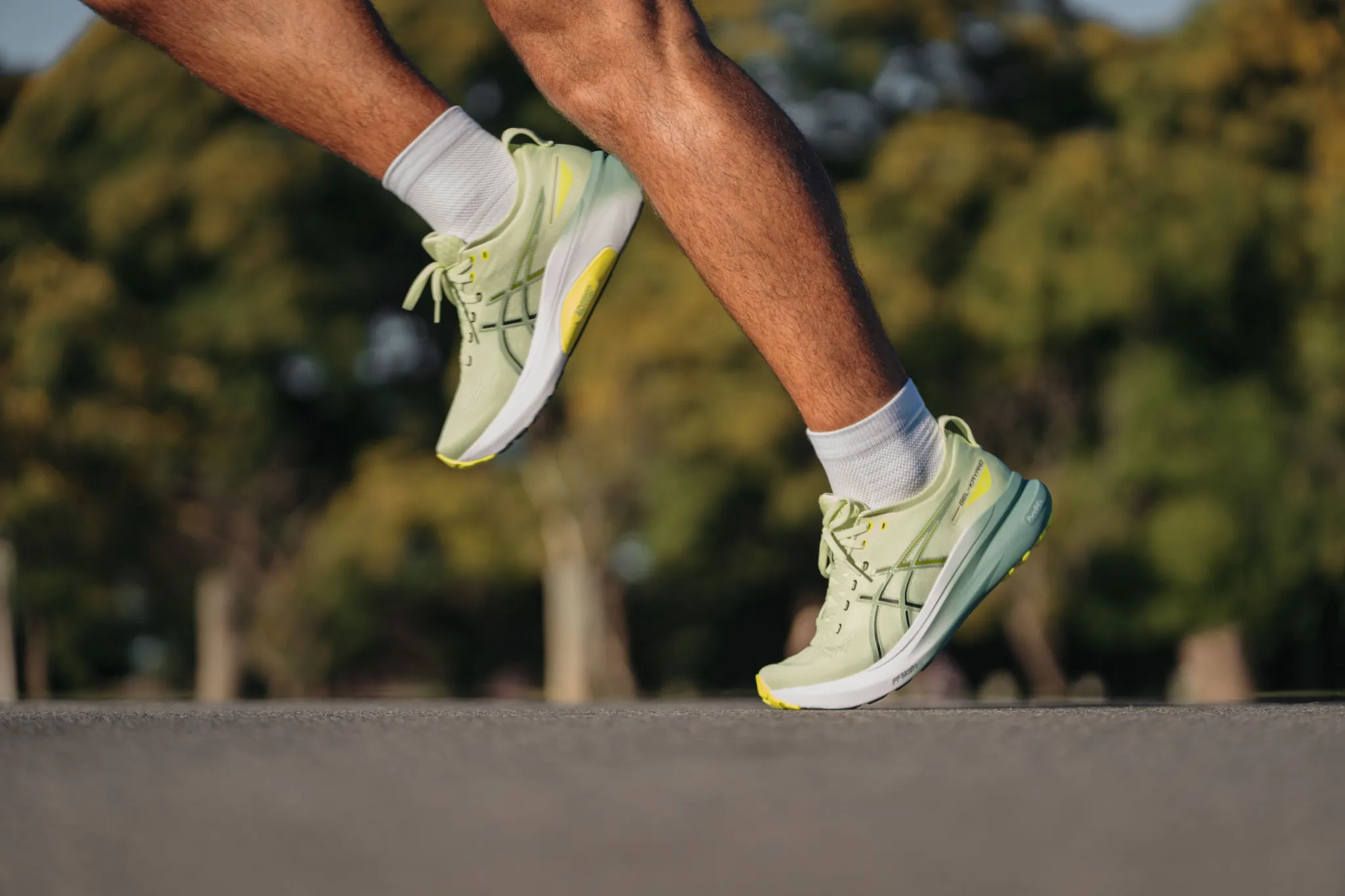 รองเท้าวิ่งเทคโนโลยีใหม่ Hyperboost และ Gel-Kayano 31 เปลี่ยนเกมการวิ่งถนน