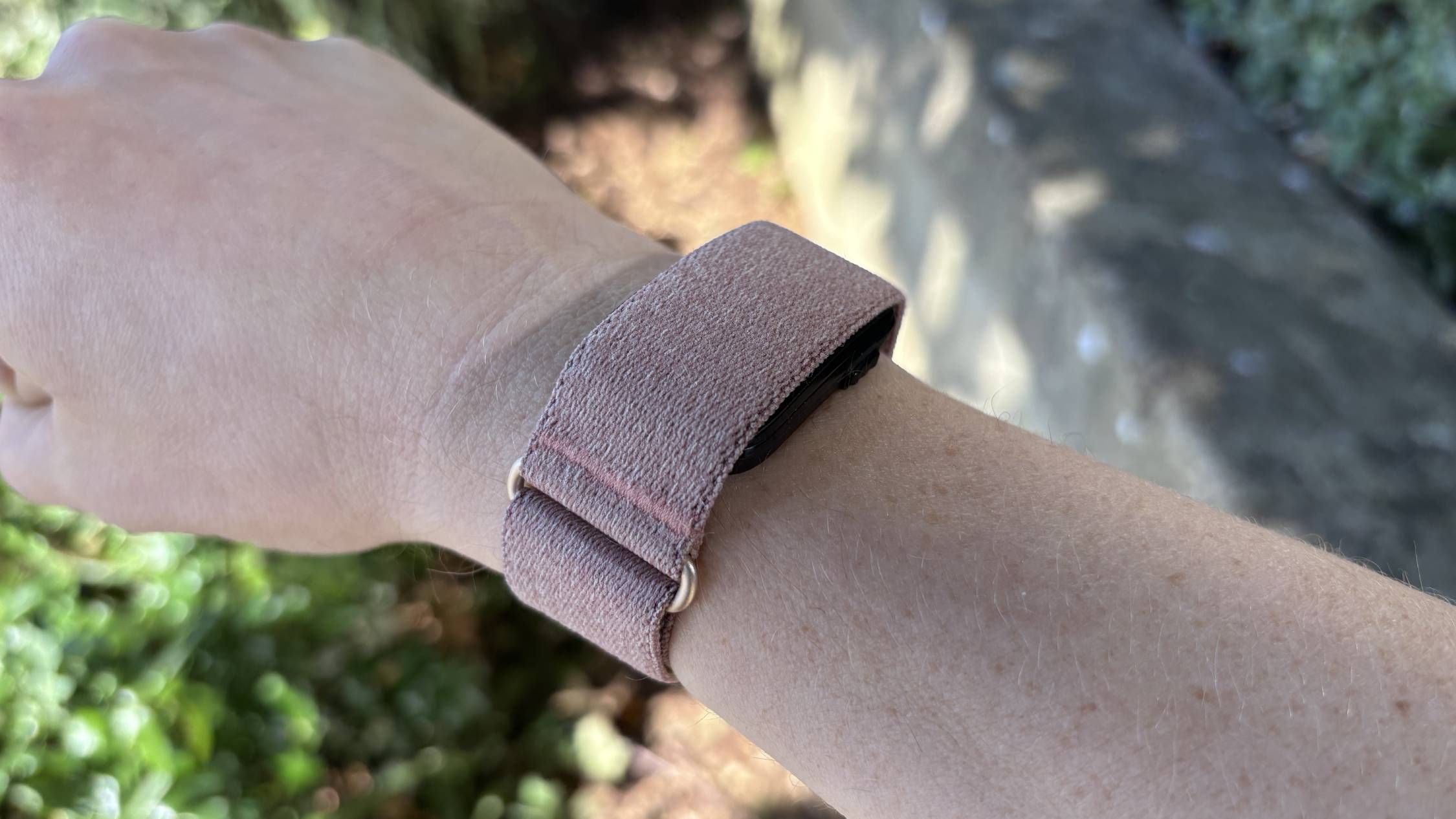 ฟิตเนสแทร็กเกอร์ไร้จอ Garmin Cirqa vs WHOOP vs Fitbit Air เลือกอันไหนให้คุ้มค่าข้อมือคุณ